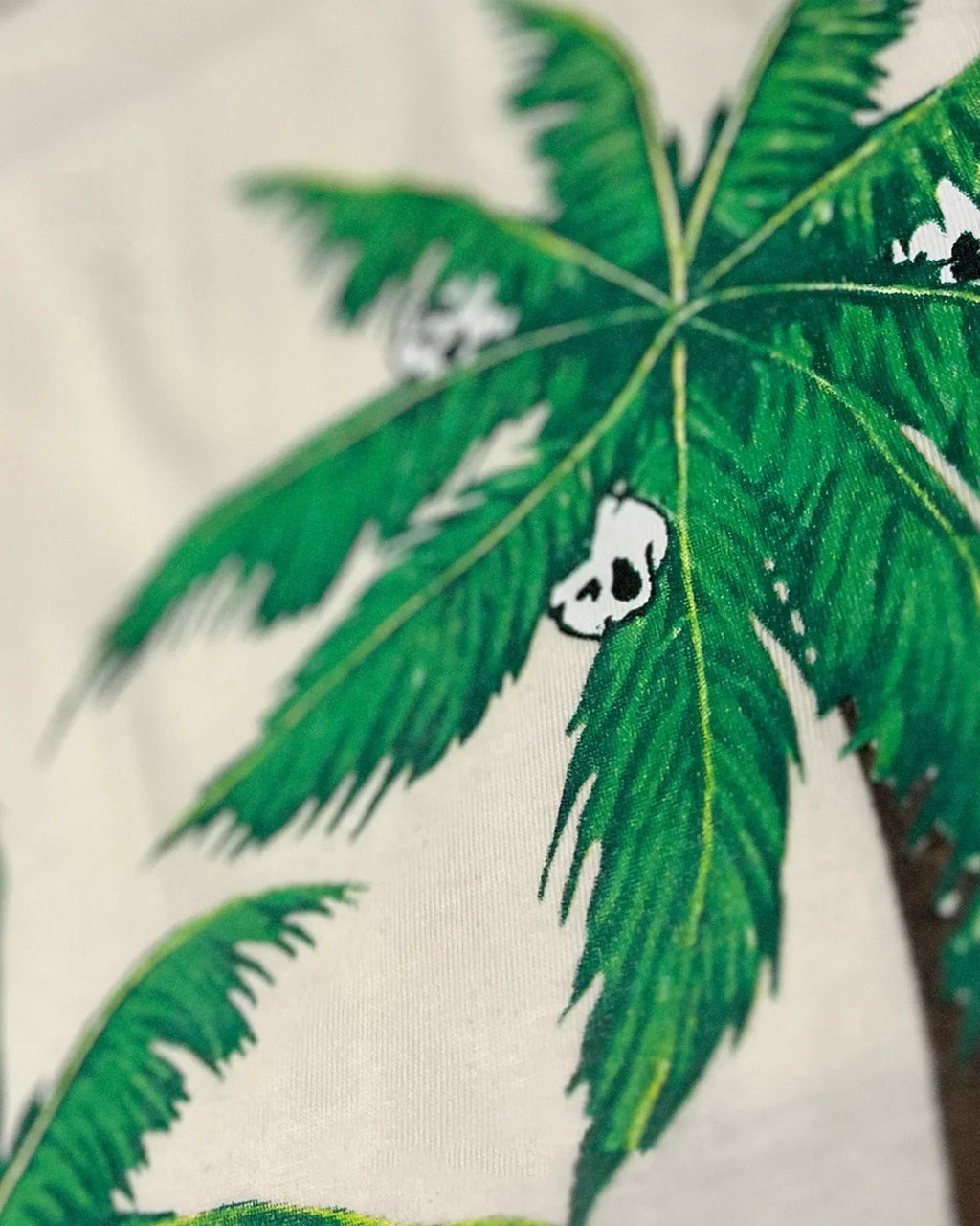 Palm Angels – tričko s potiskem Palms & Skulls ve vintage stylu – špinavě bílé