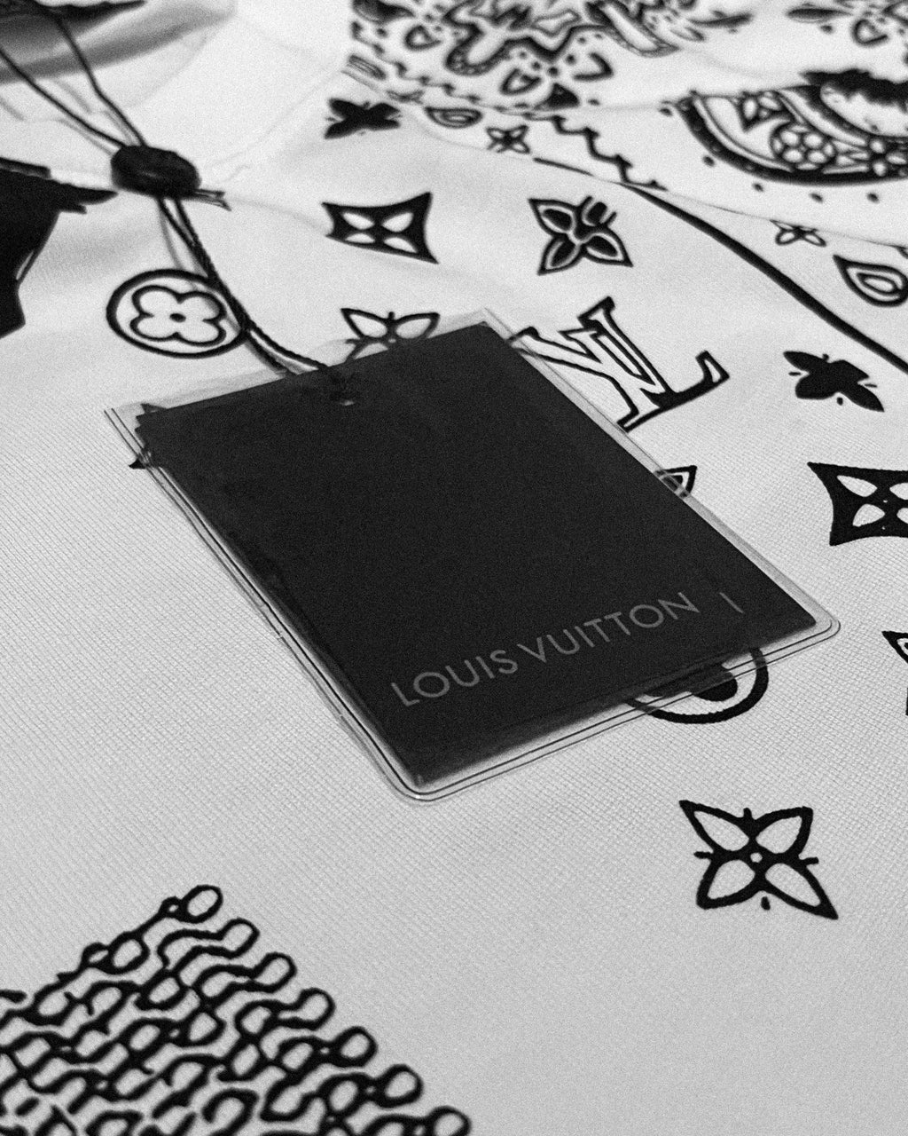 Louis Vuitton – tričko s šátkovým potiskem – bílé