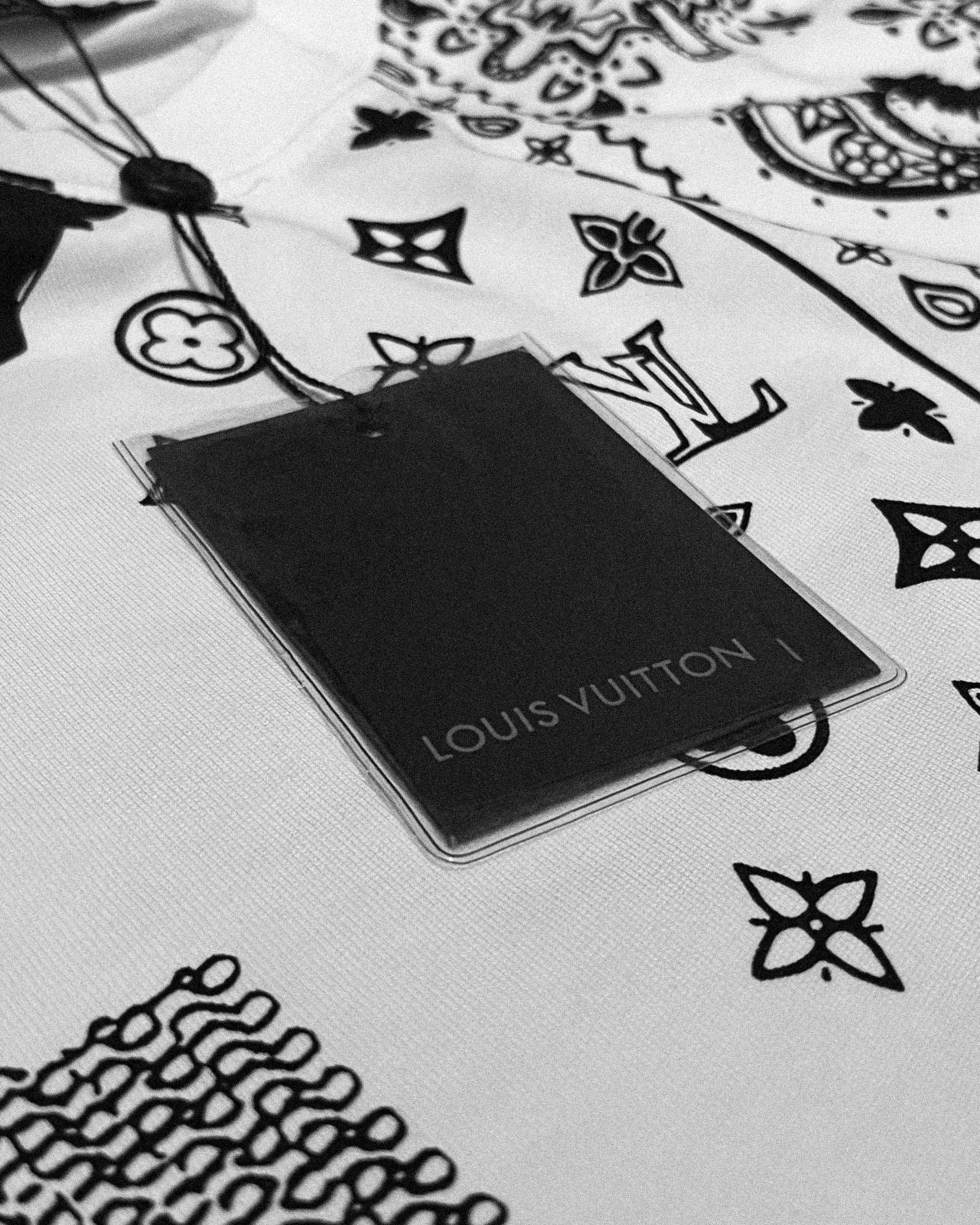 Louis Vuitton – tričko s šátkovým potiskem – bílé