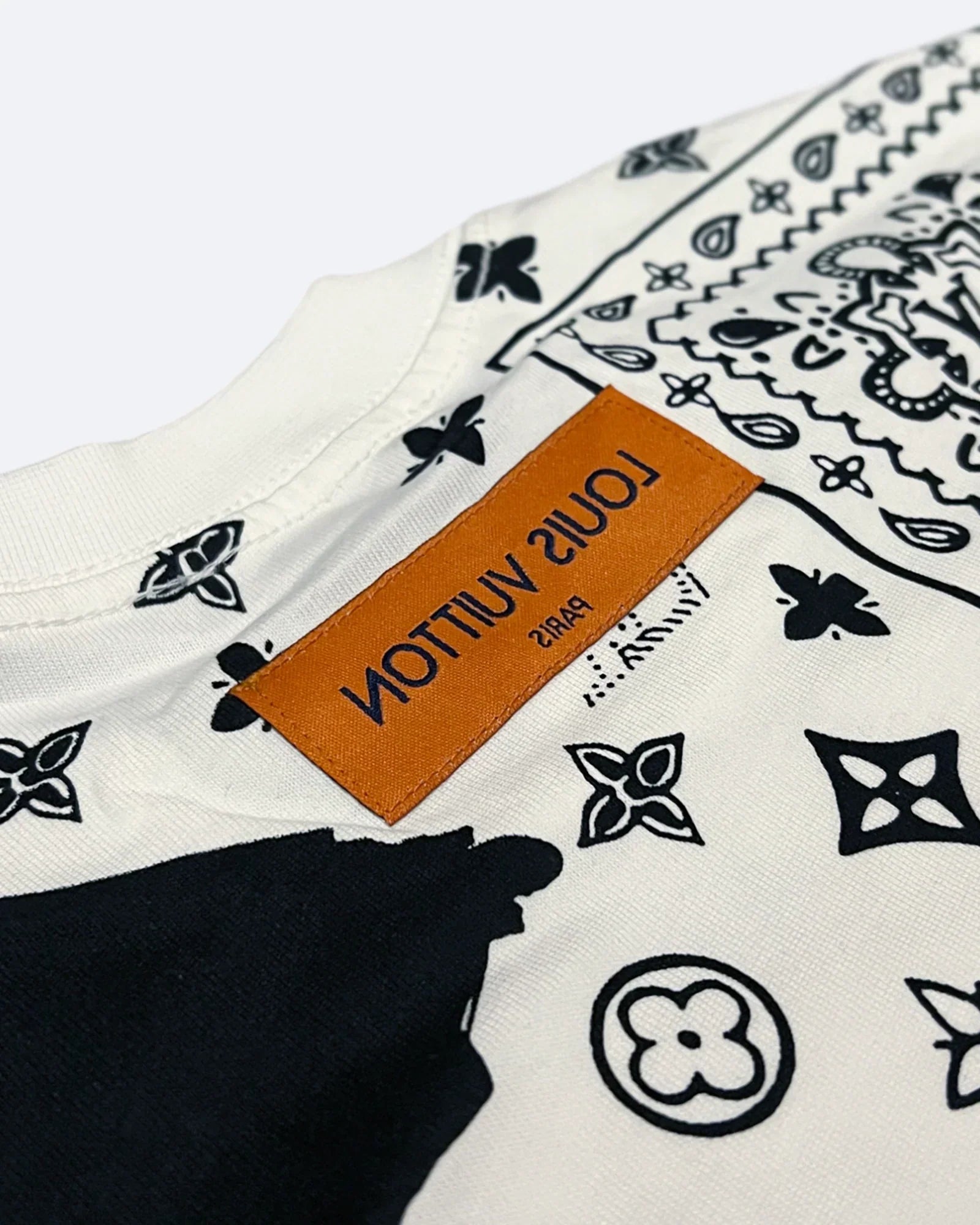 Louis Vuitton – tričko s šátkovým potiskem – bílé