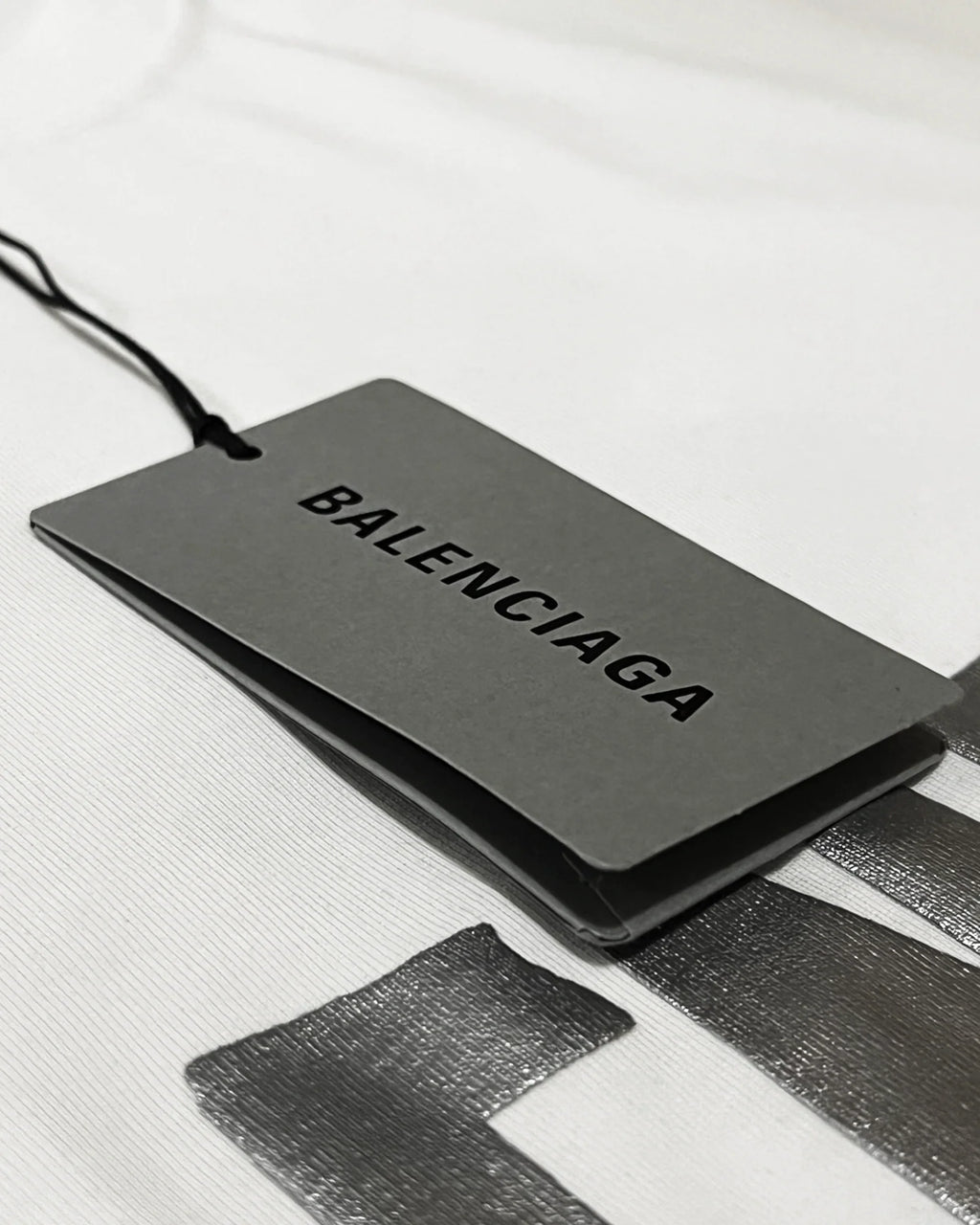 Balenciaga – stříbrné tričko s lepicí páskou – bílé