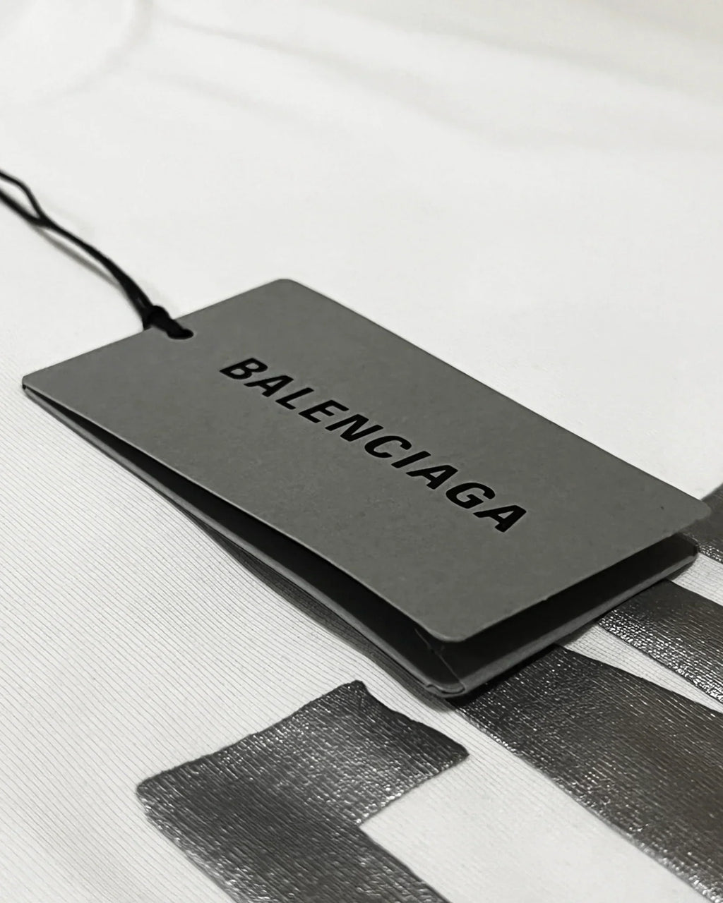 Balenciaga – stříbrné tričko s lepicí páskou – bílé