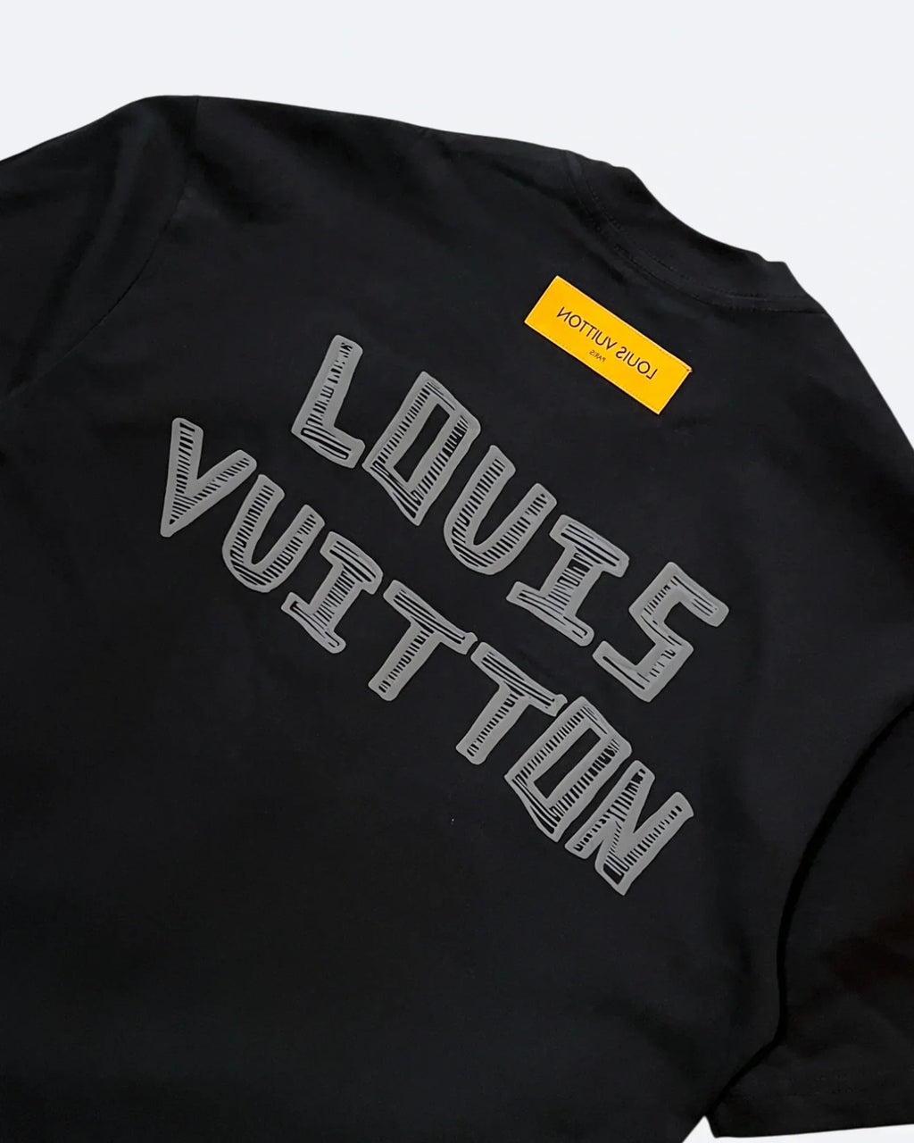 Louis Vuitton – Černé tričko s červenou kapsou