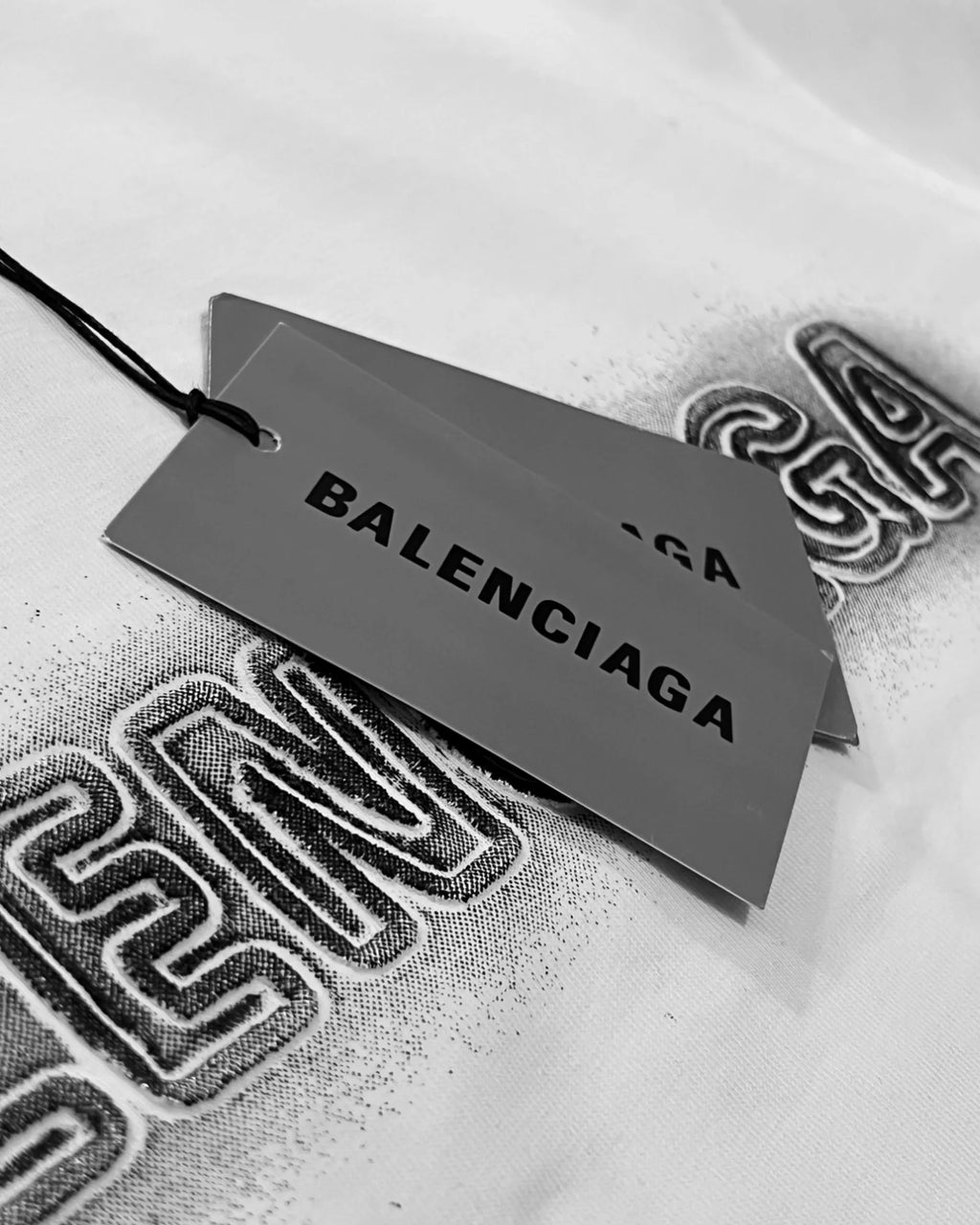 Balenciaga – tričko s vyšitým logem „Sprayed“ – bílé