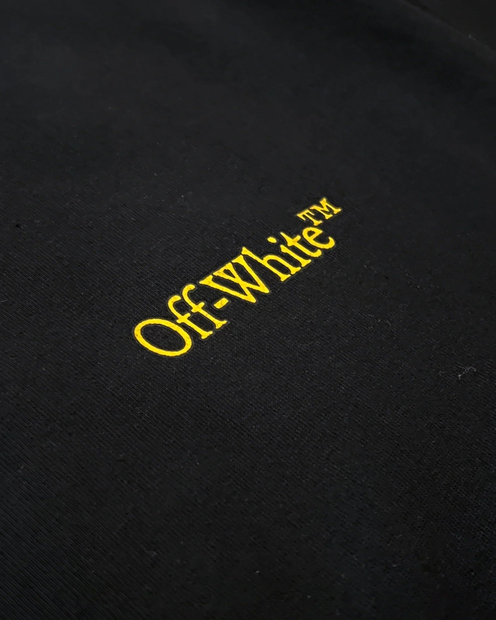 Off-White – Tričko s logem Tape Measure Arrow – černé