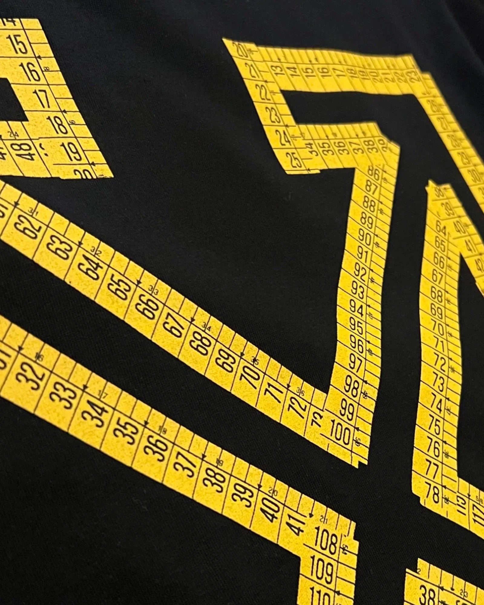 Off-White – Tričko s logem Tape Measure Arrow – černé