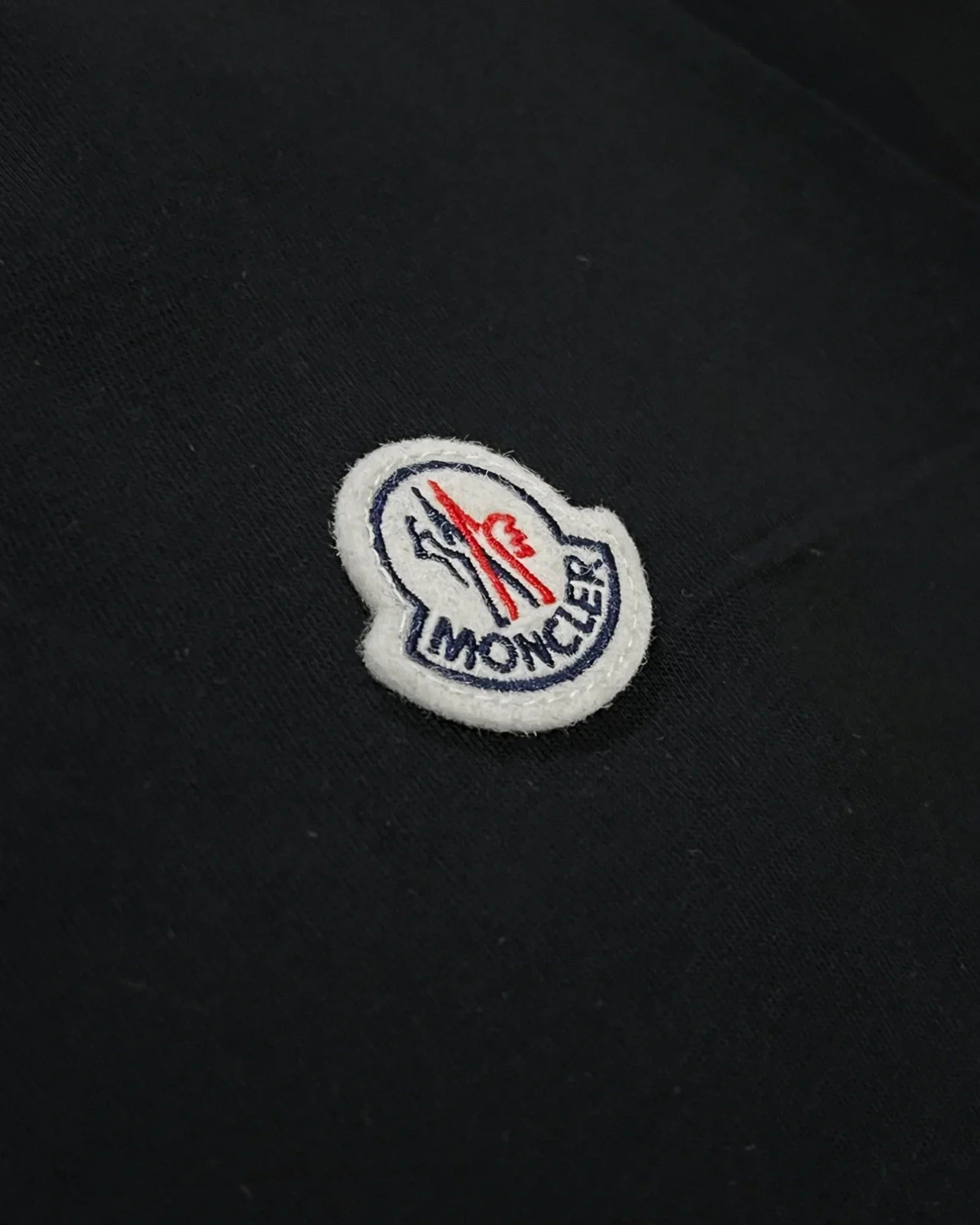 Moncler - Tričko s potiskem loga - černé