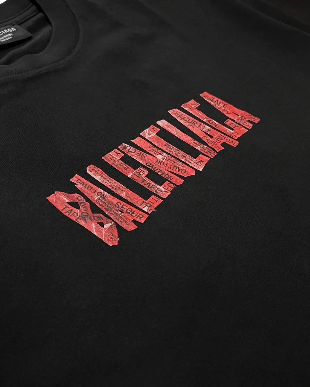Balenciaga - červené tričko s výstražnou páskou - černé