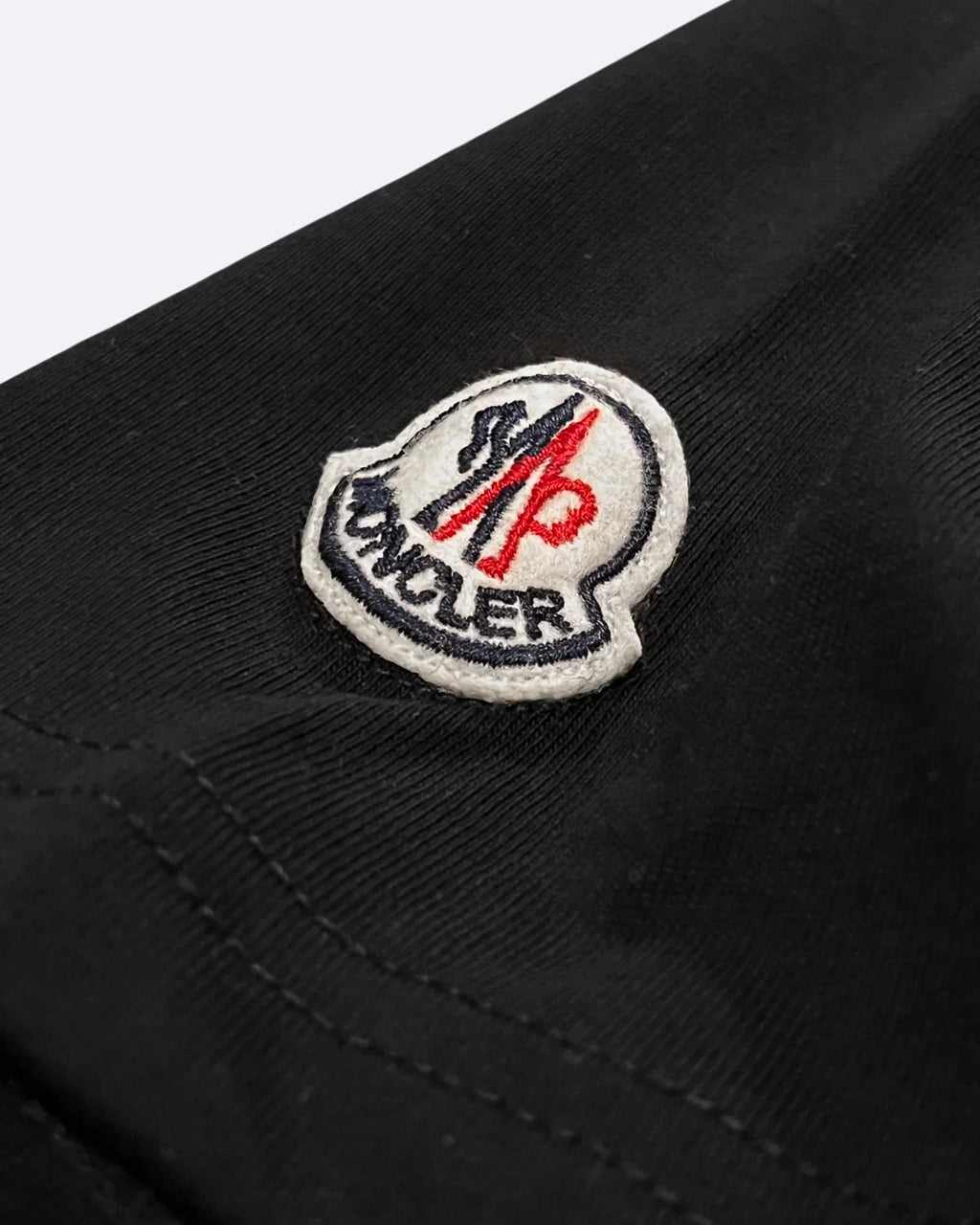 Moncler - Tričko s nakresleným logem - černé