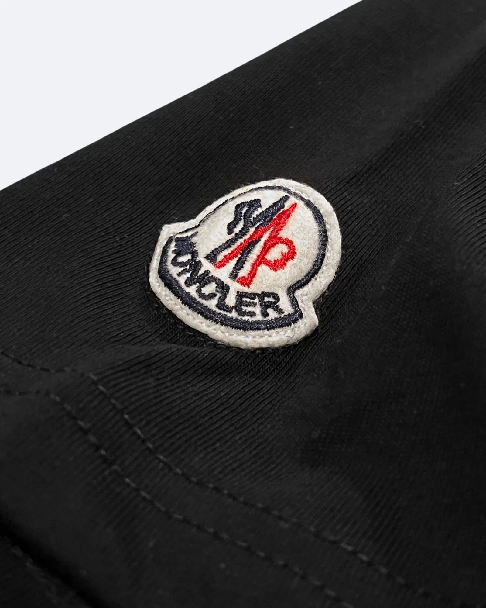 Moncler - Tričko s nakresleným logem - černé