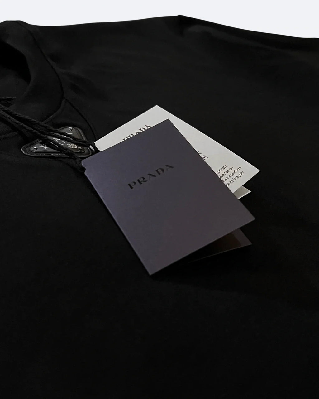 Prada – Tričko s logem na krku – Černé