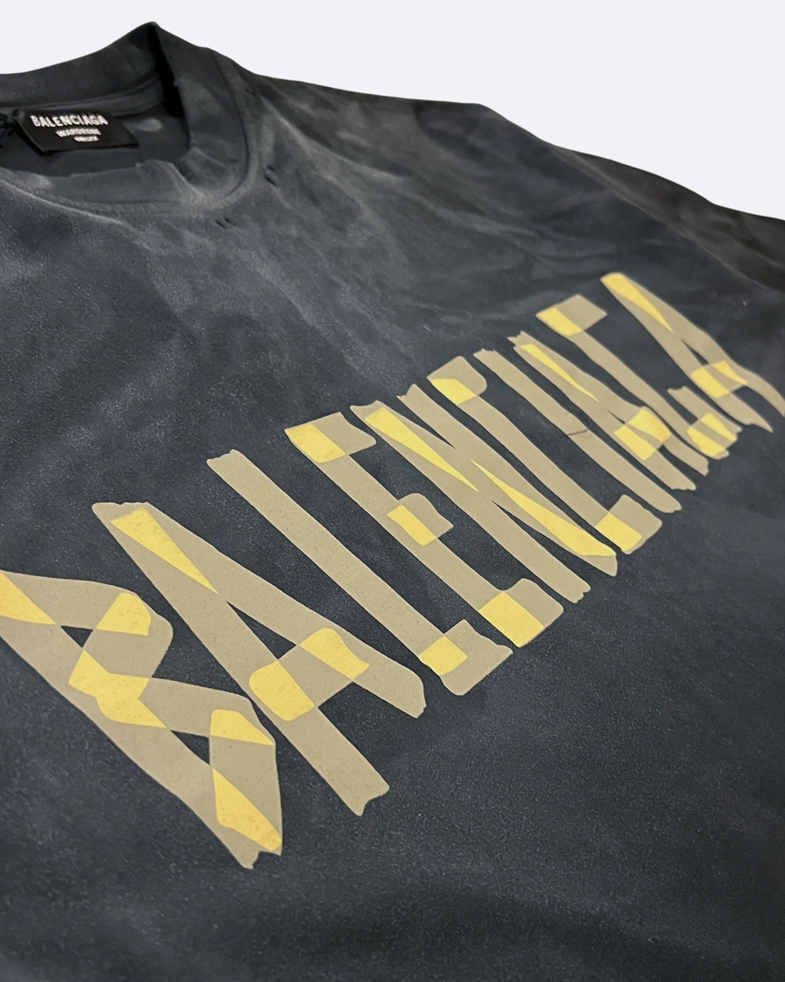Balenciaga – tričko Yellow Tape Distressed – sepraná černá