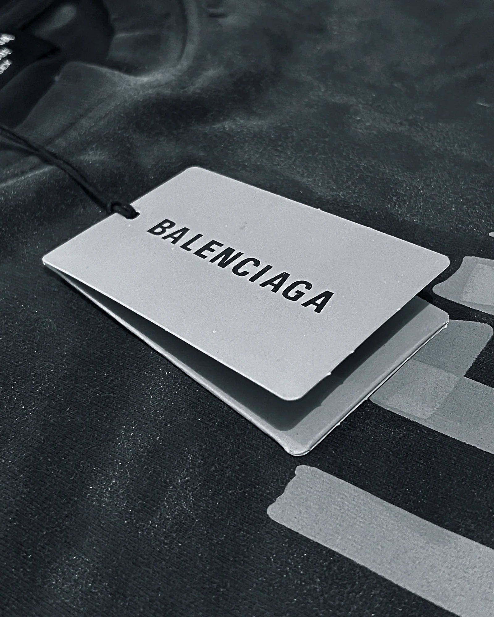 Balenciaga – tričko Yellow Tape Distressed – sepraná černá