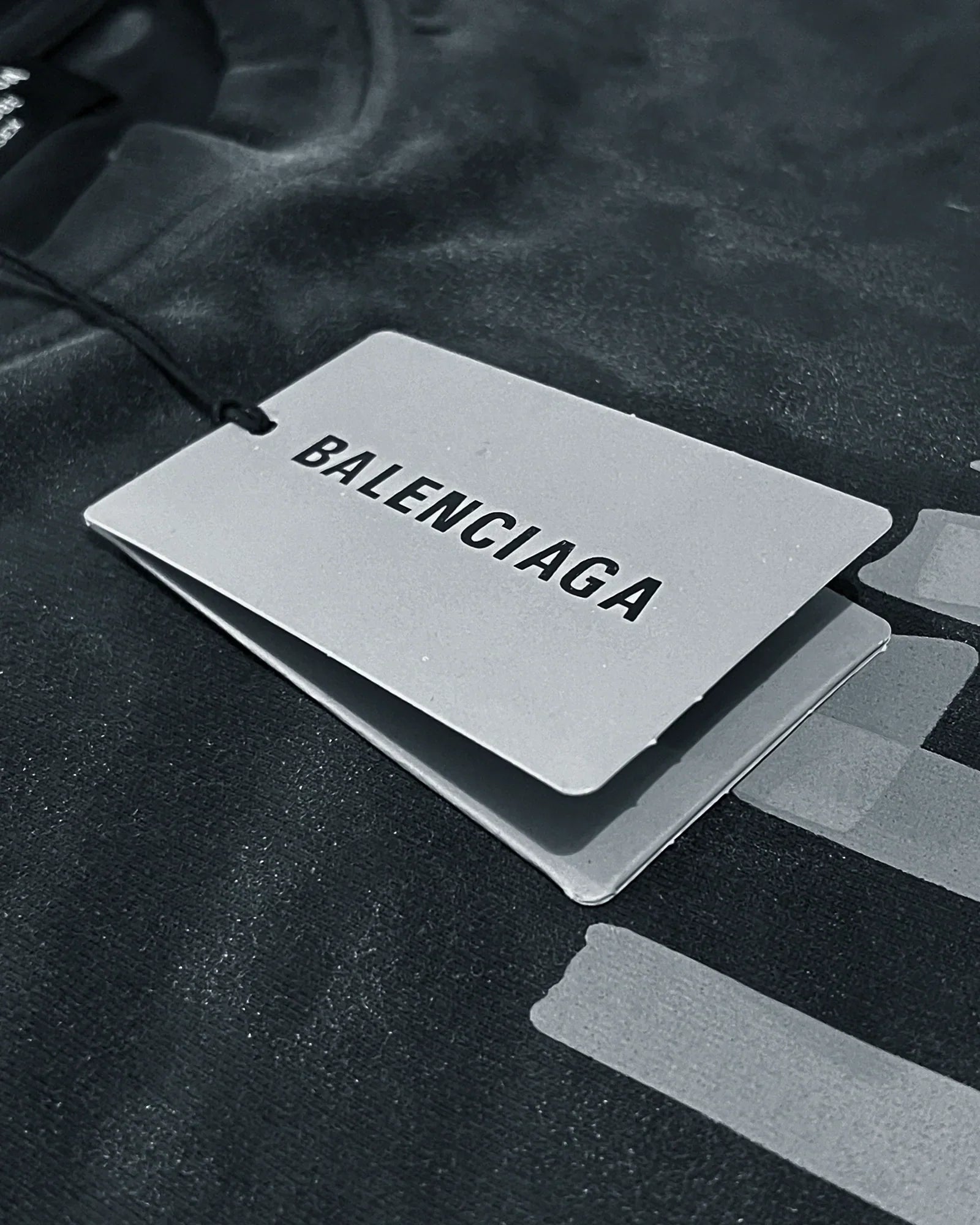 Balenciaga – tričko Yellow Tape Distressed – sepraná černá