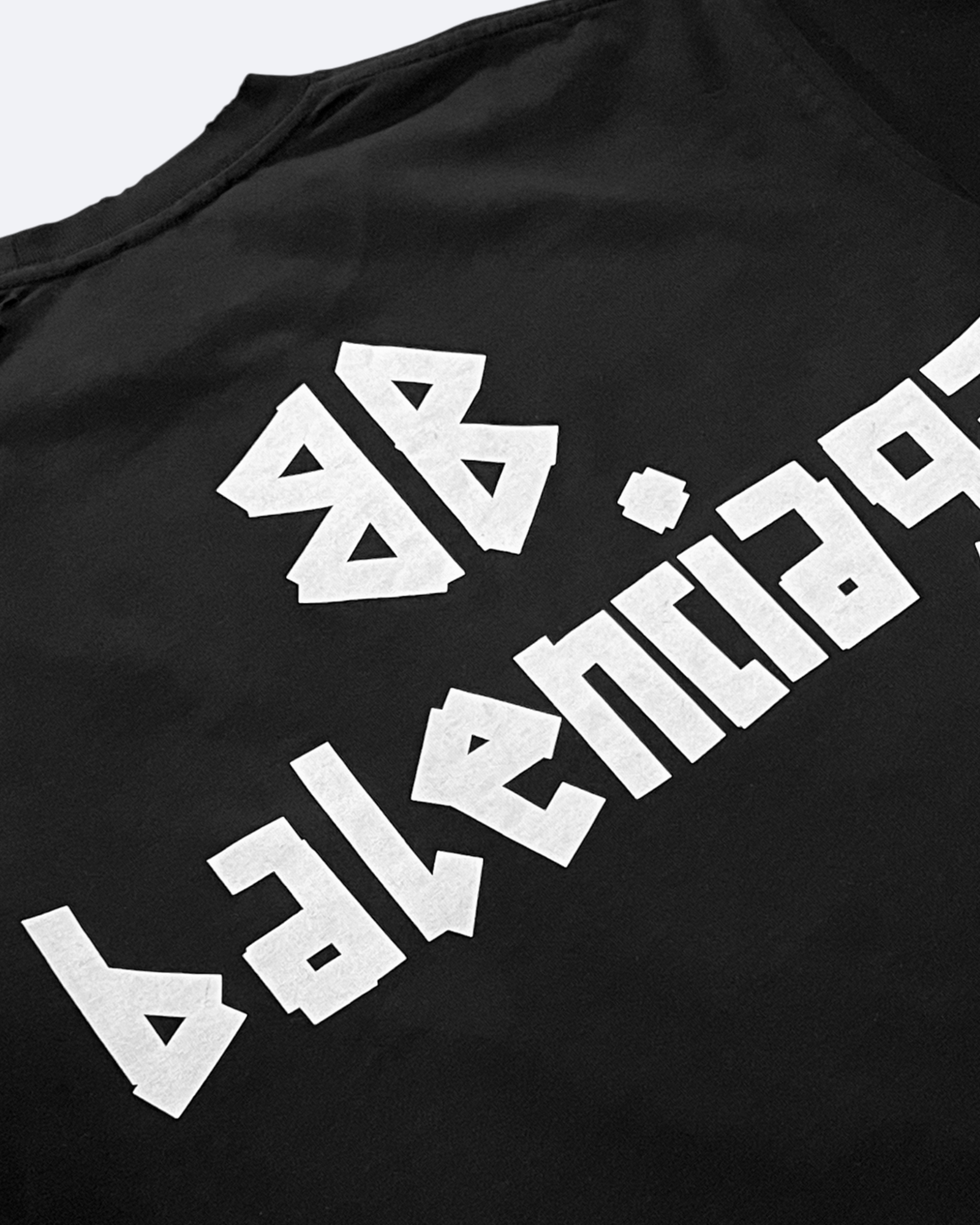 Balenciaga – černé tričko s potiskem ve stylu bílé pásky a se sepraným vzhledem