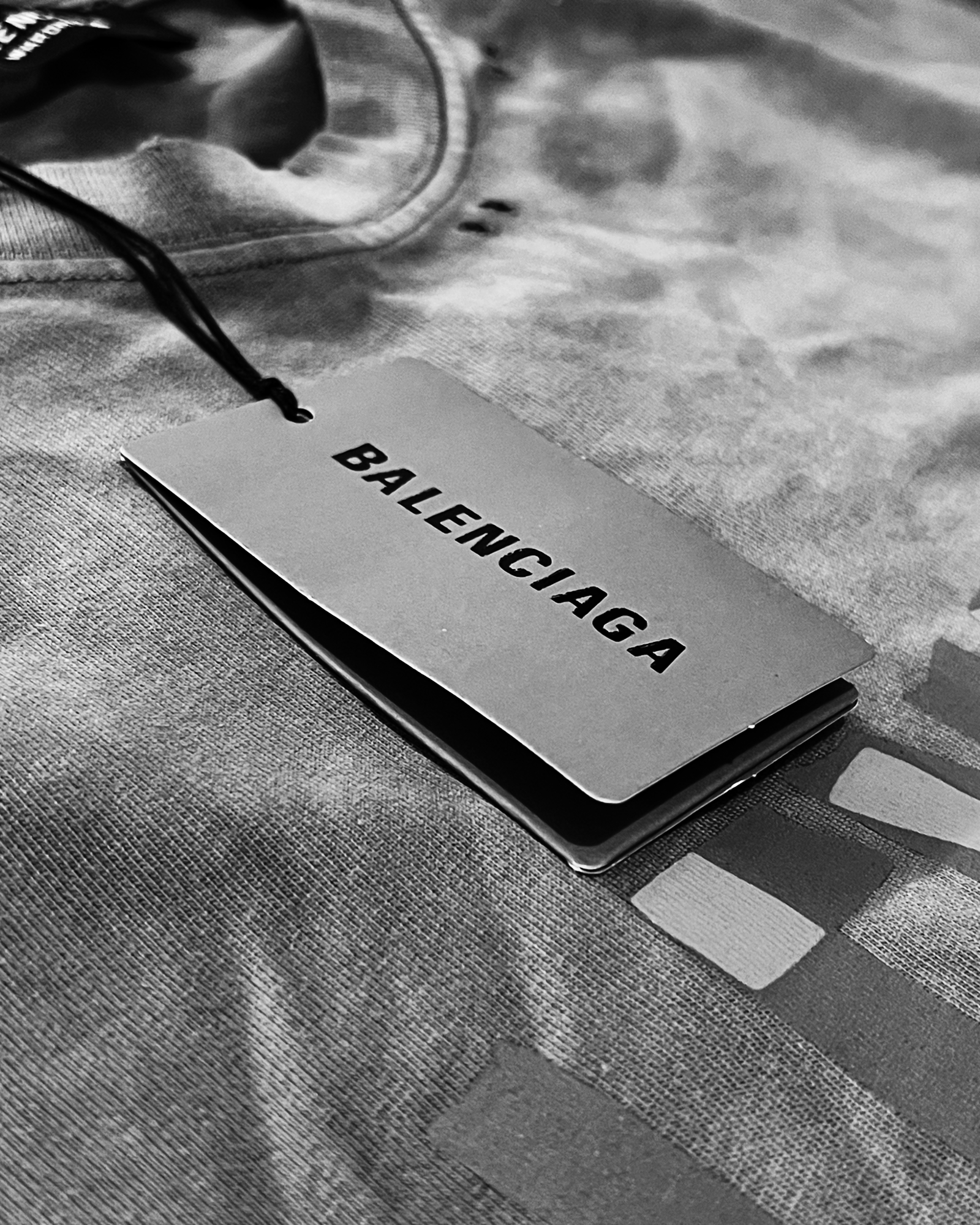 Balenciaga – Tričko Yellow Tape Distressed – sepraná modrá