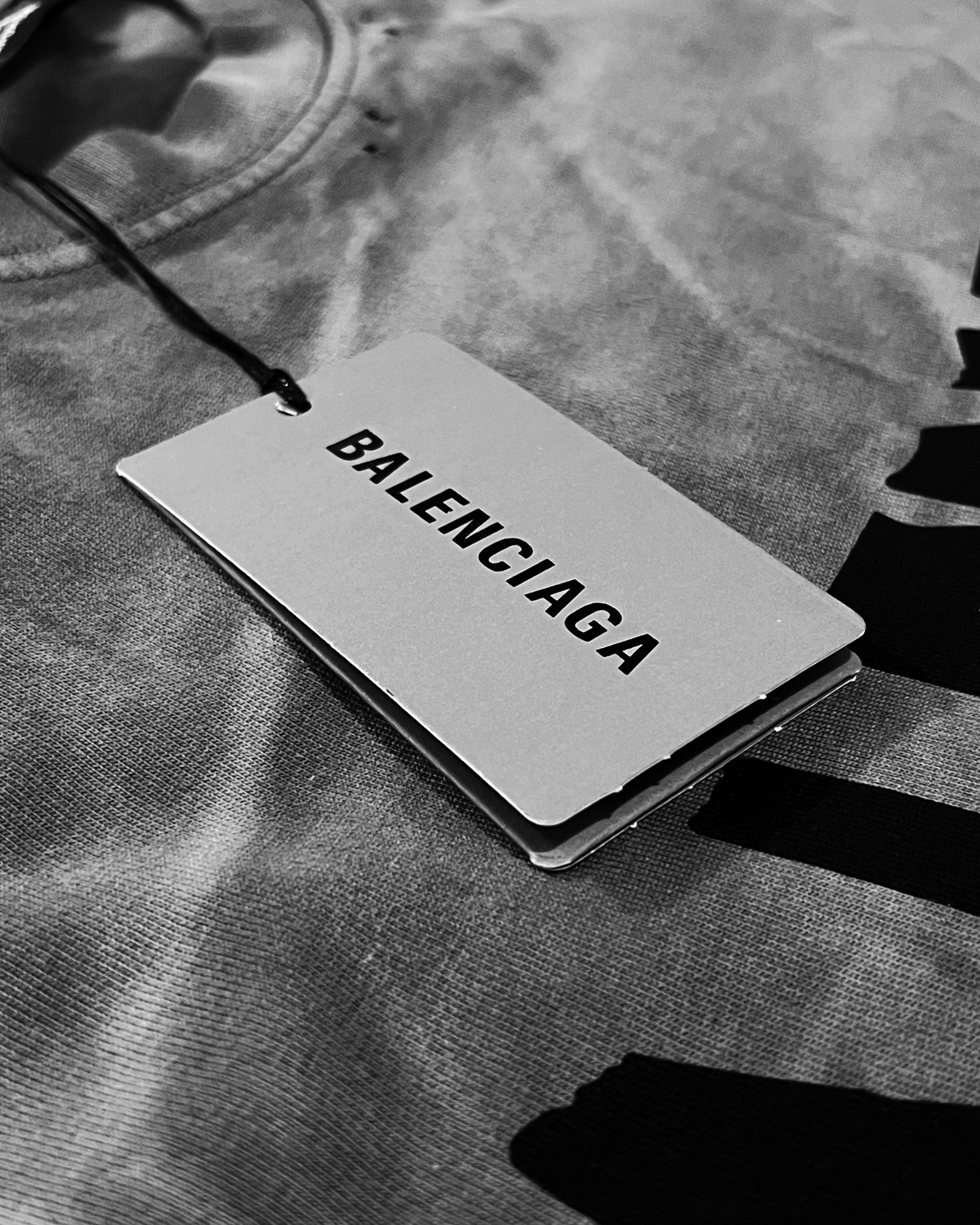 Balenciaga – Tričko s dírami a černou páskou – Zelené