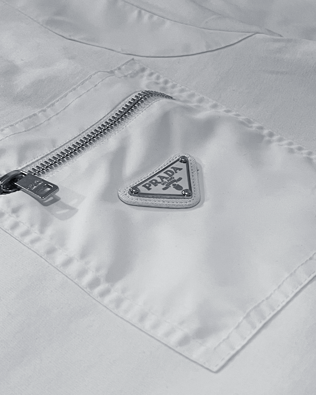 Prada – tričko s logem Concept Pocket – bílá