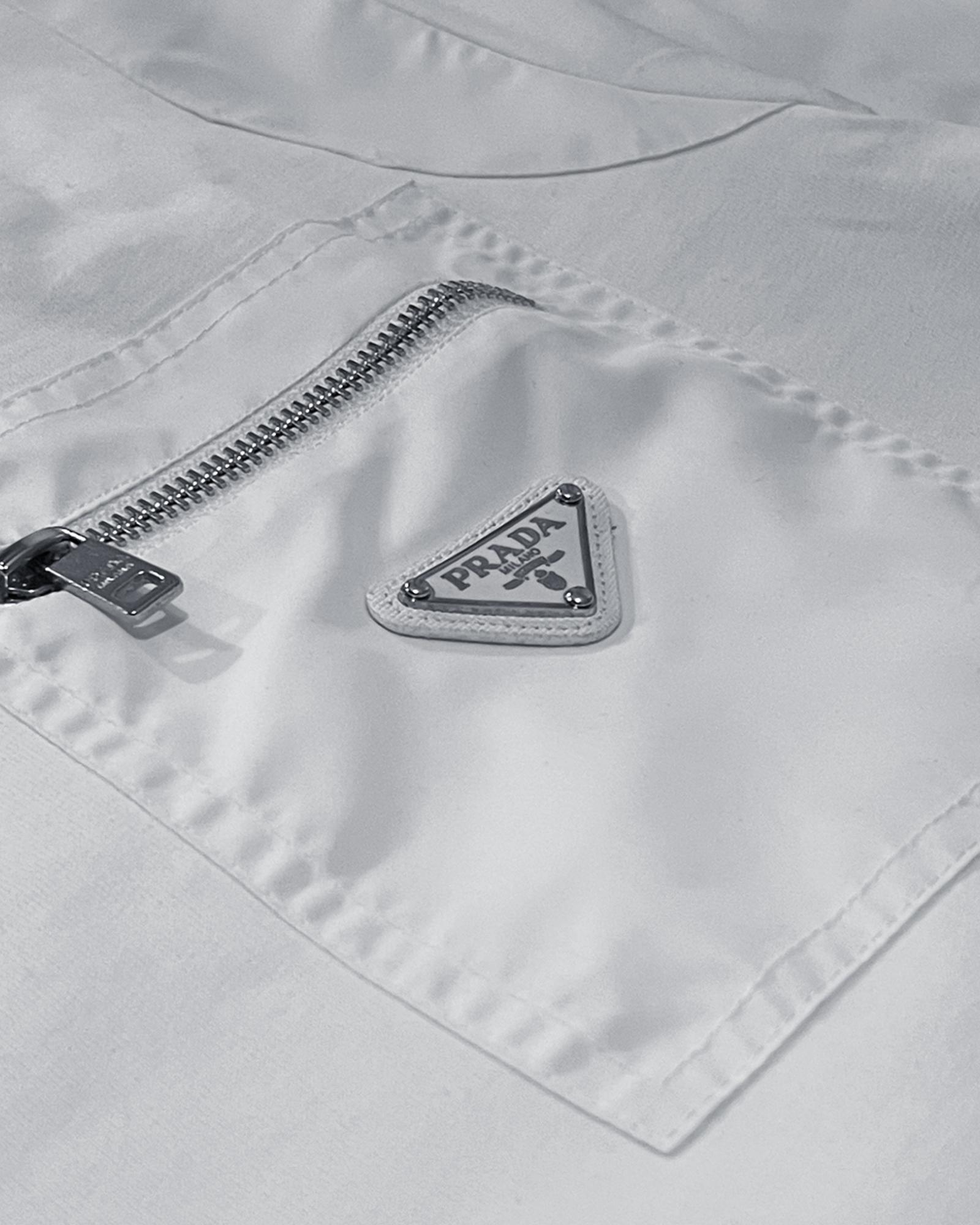 Prada – tričko s logem Concept Pocket – bílá