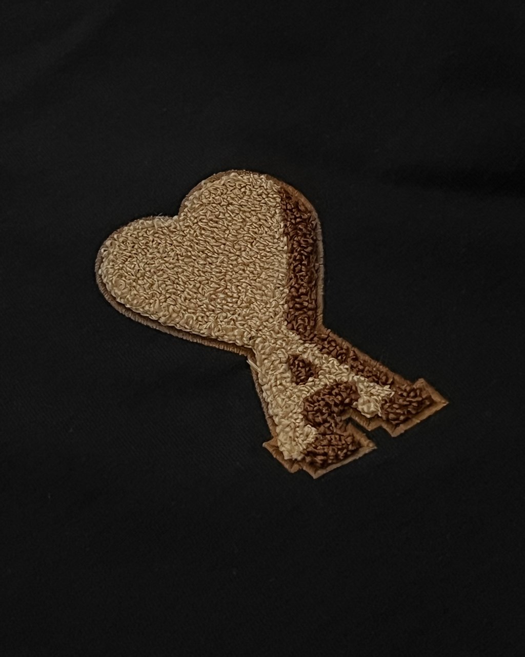 AMI - Tričko Brown College Heart - Černé