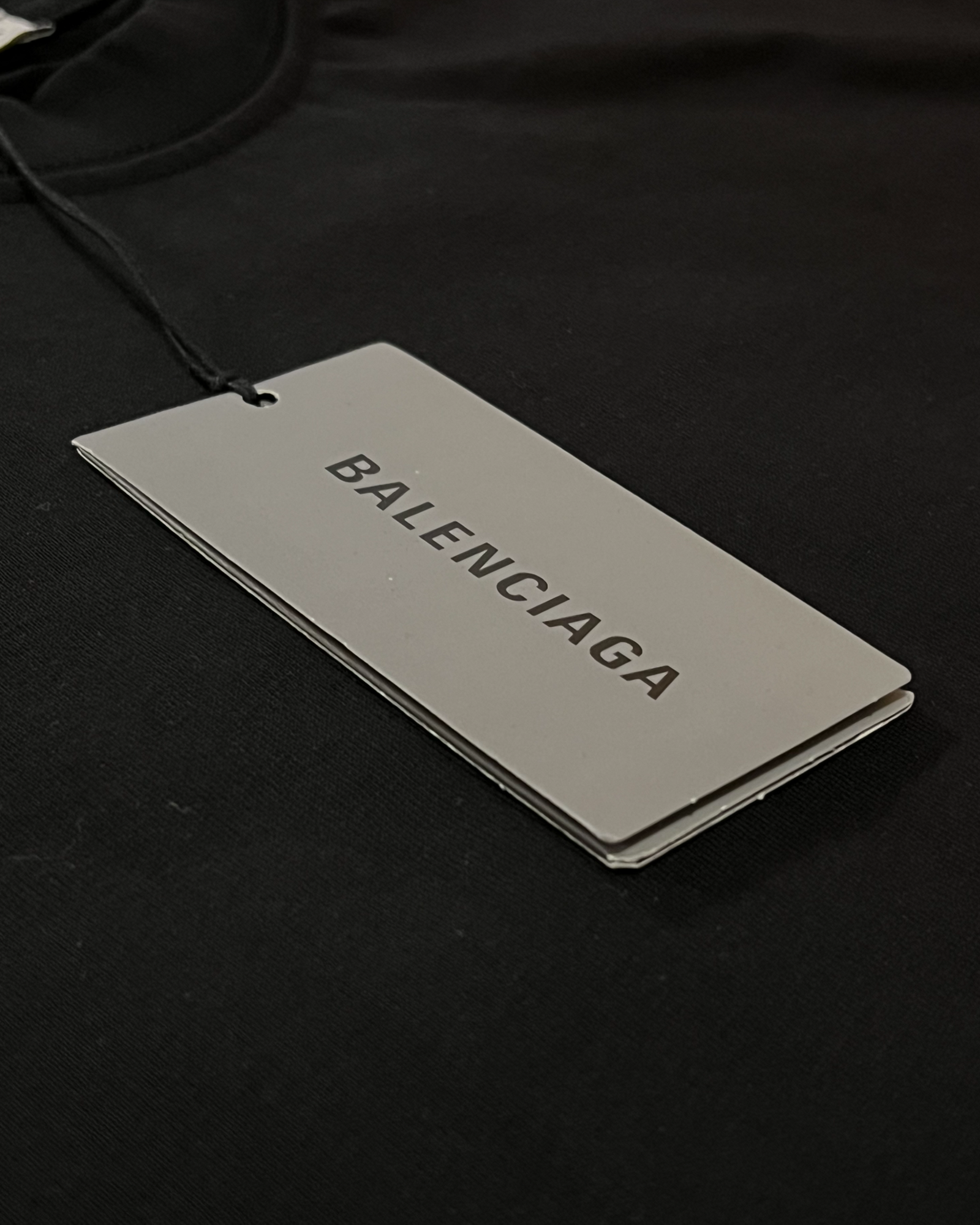 Balenciaga - červené tričko s výstražnou páskou - černé