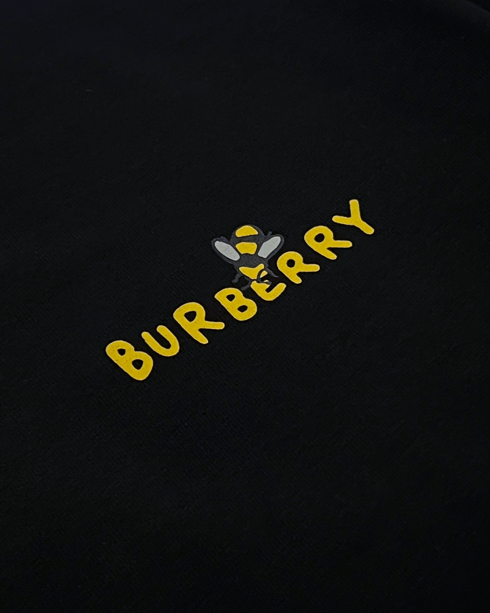 Burberry - Tričko s včelí grafikou - černé