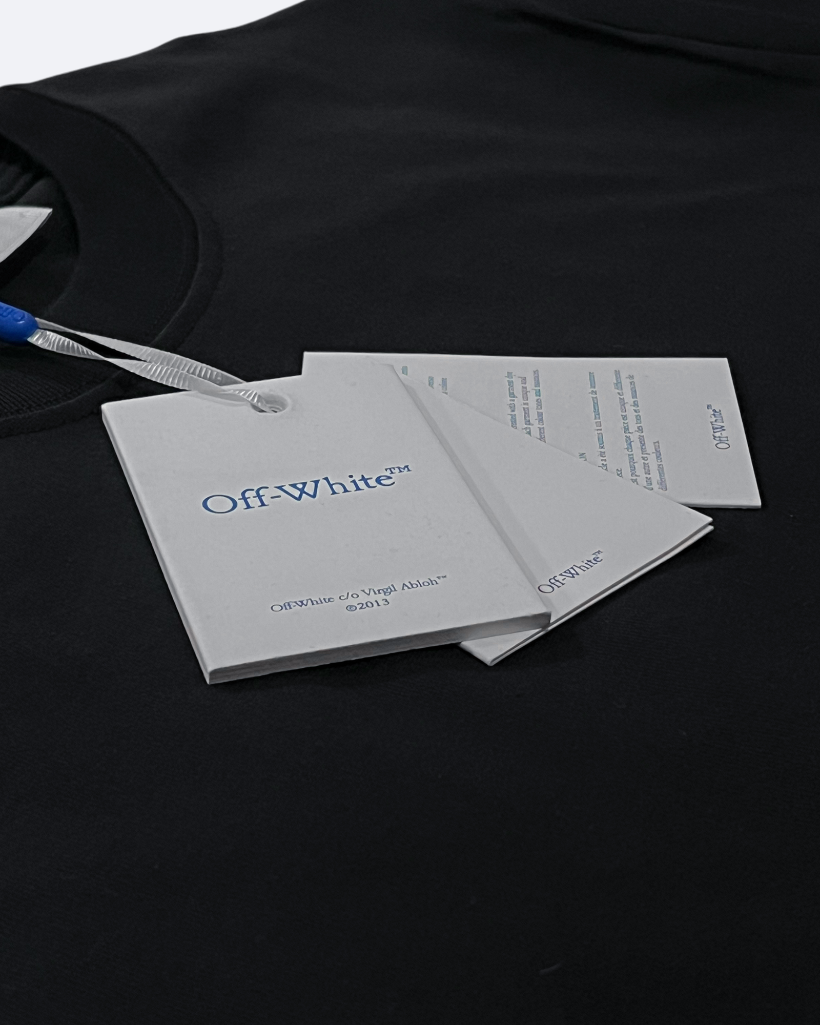 Off-White – tričko Magazine Arrow – černé
