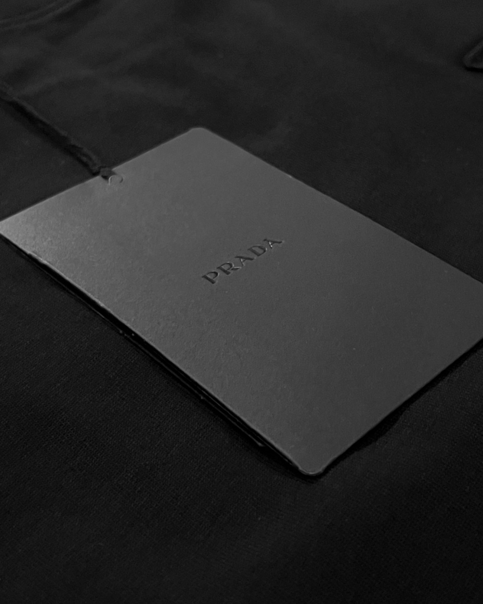 Prada - Černé tričko s nášivkou loga - Černá