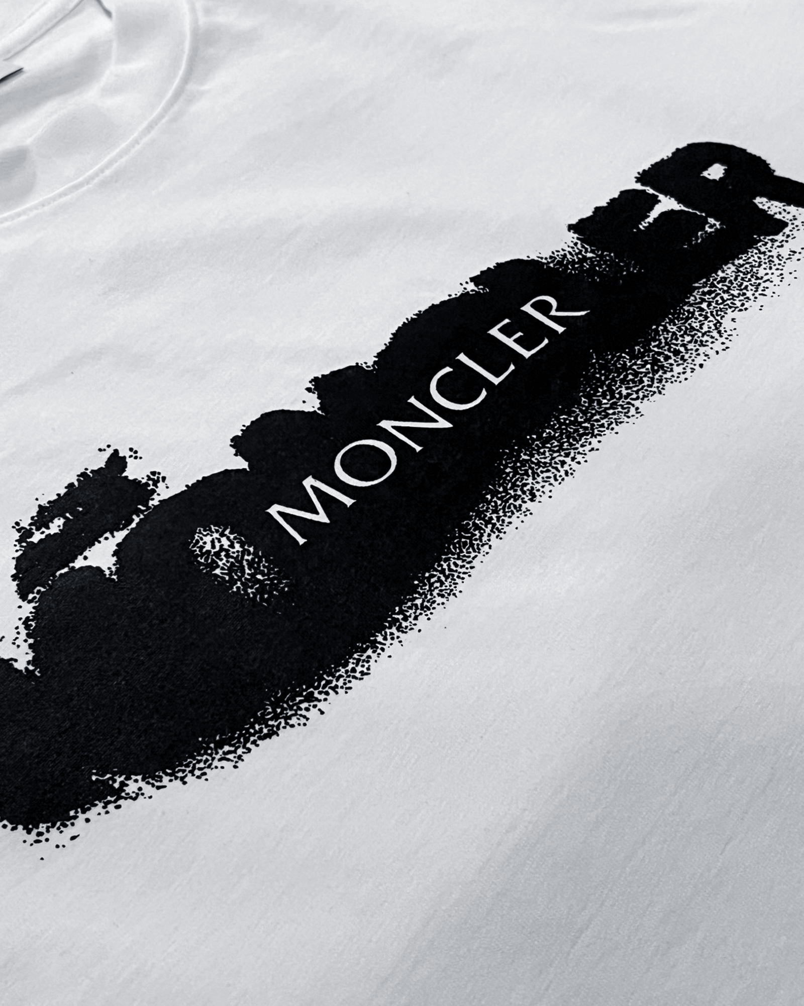 Moncler - Tričko s logem ve spreji - bílé