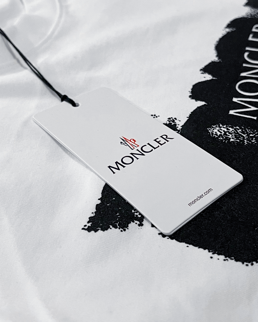 Moncler - Tričko s logem ve spreji - bílé