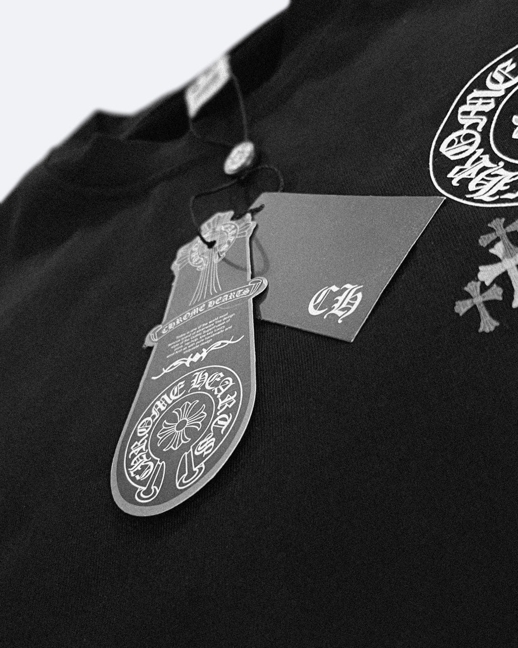 Chrome Hearts - Oversized tričko s vícebarevnými kříži - černé