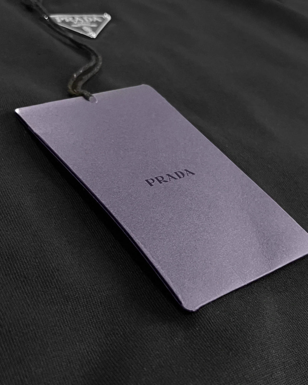 Prada – Tričko s logem a švy – černé