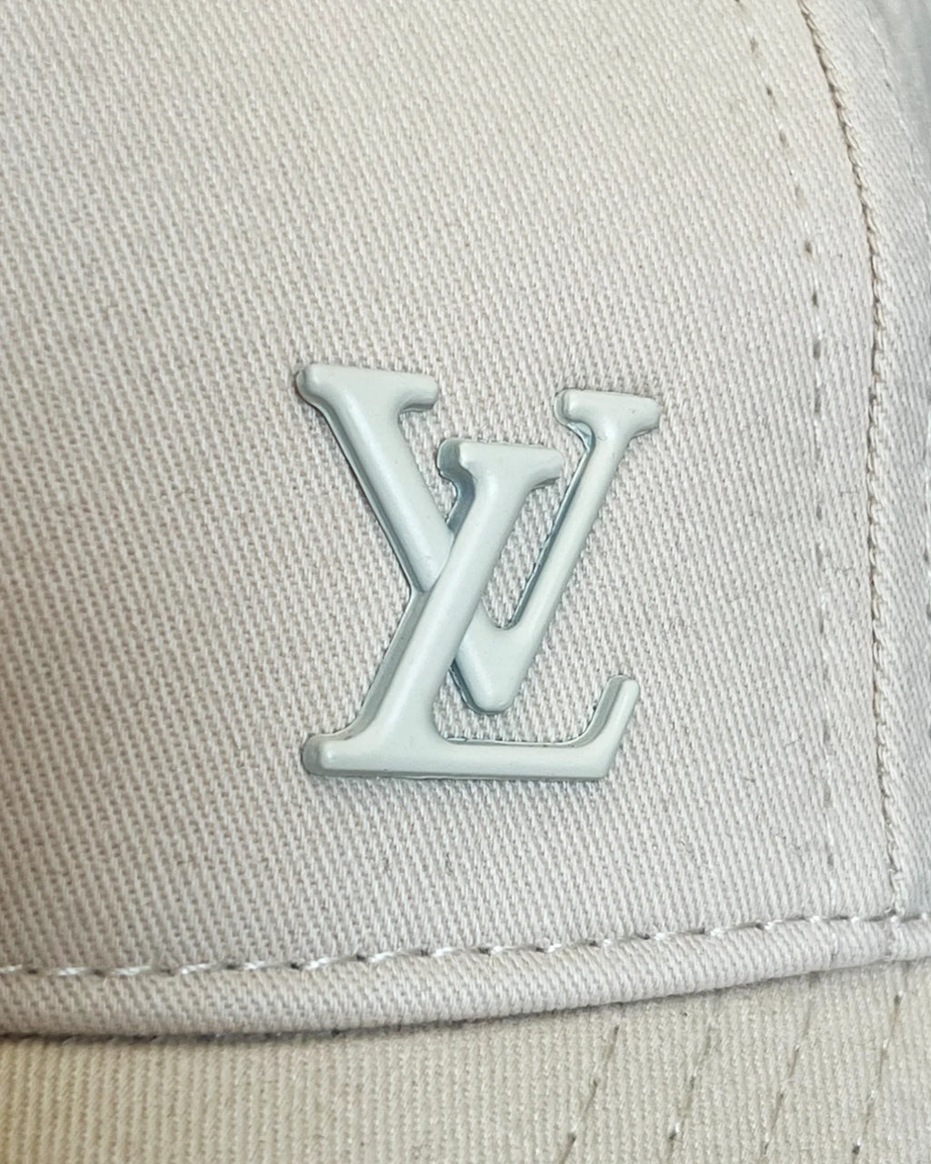 Louis Vuitton – Bílá kšiltovka LV Pin – Krémová