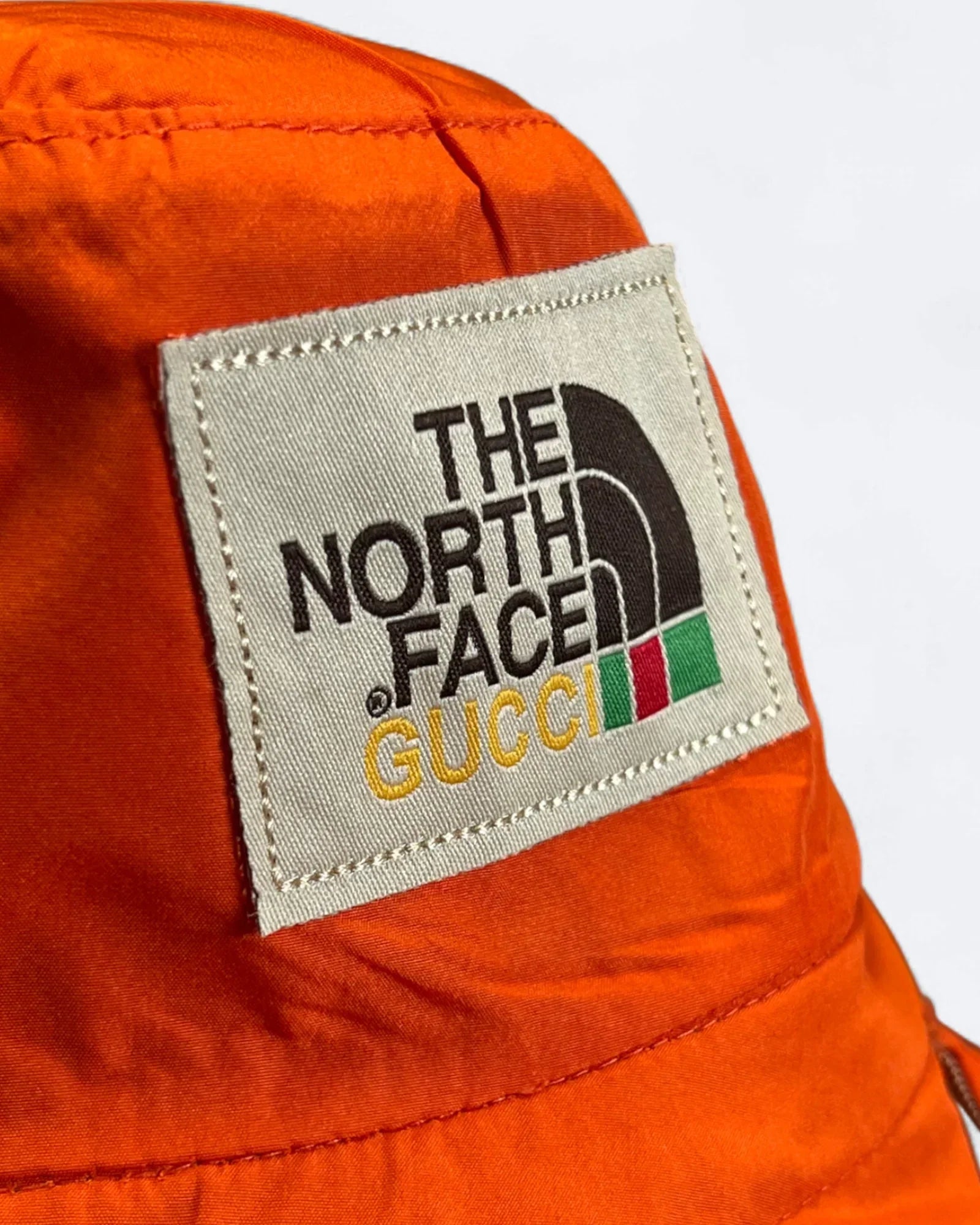 GC x The North Face – Oboustranný klobouk typu „bucket hat“ GG – béžová/oranžová