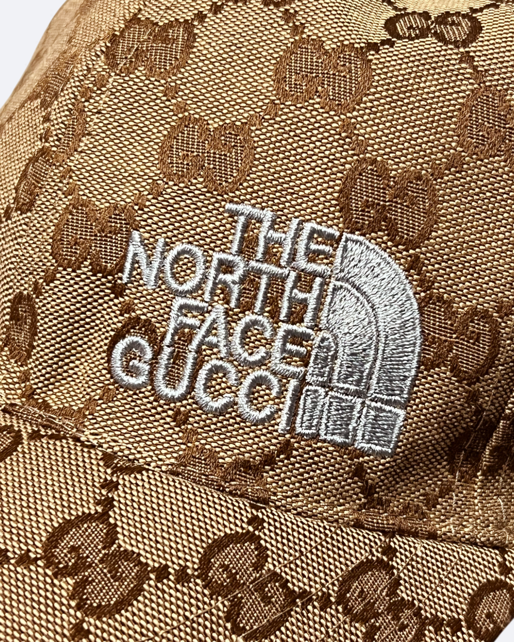 GC x The North Face – čepice GG vzor – béžová/oranžová