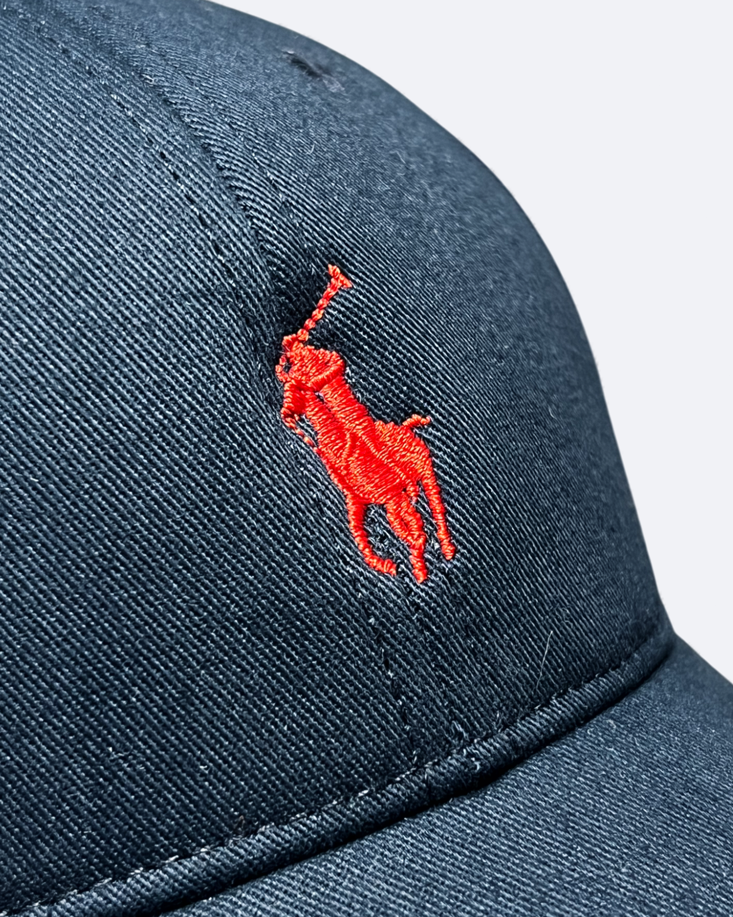 Ralph Lauren – Čepice s červeným logem – Tmavě modrá