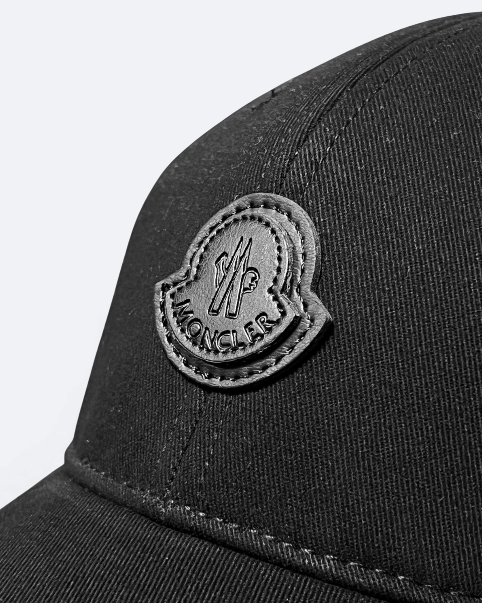 Moncler – kšiltovka s logem – černá