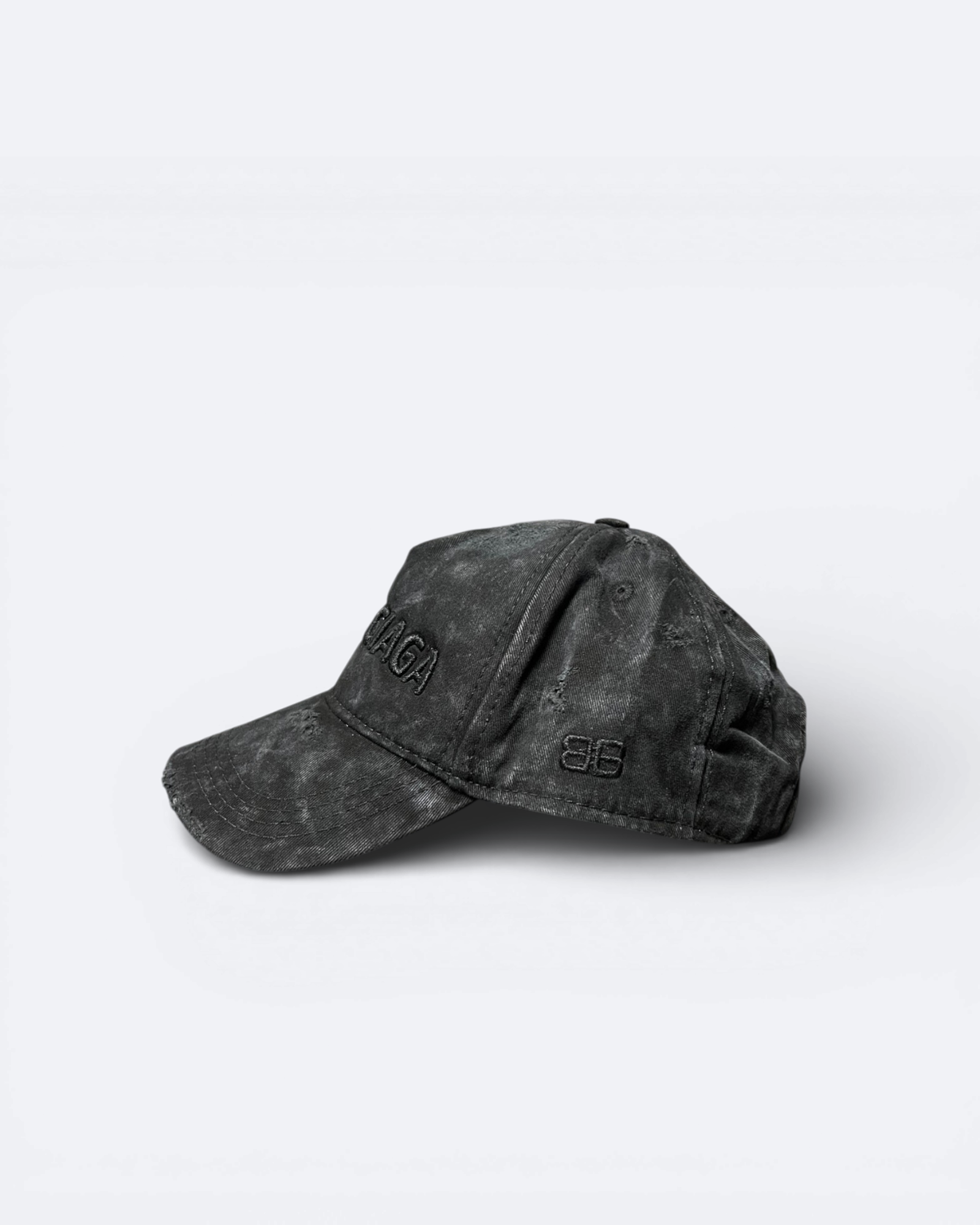Balenciaga – Čepice s potrhaným logem – černá