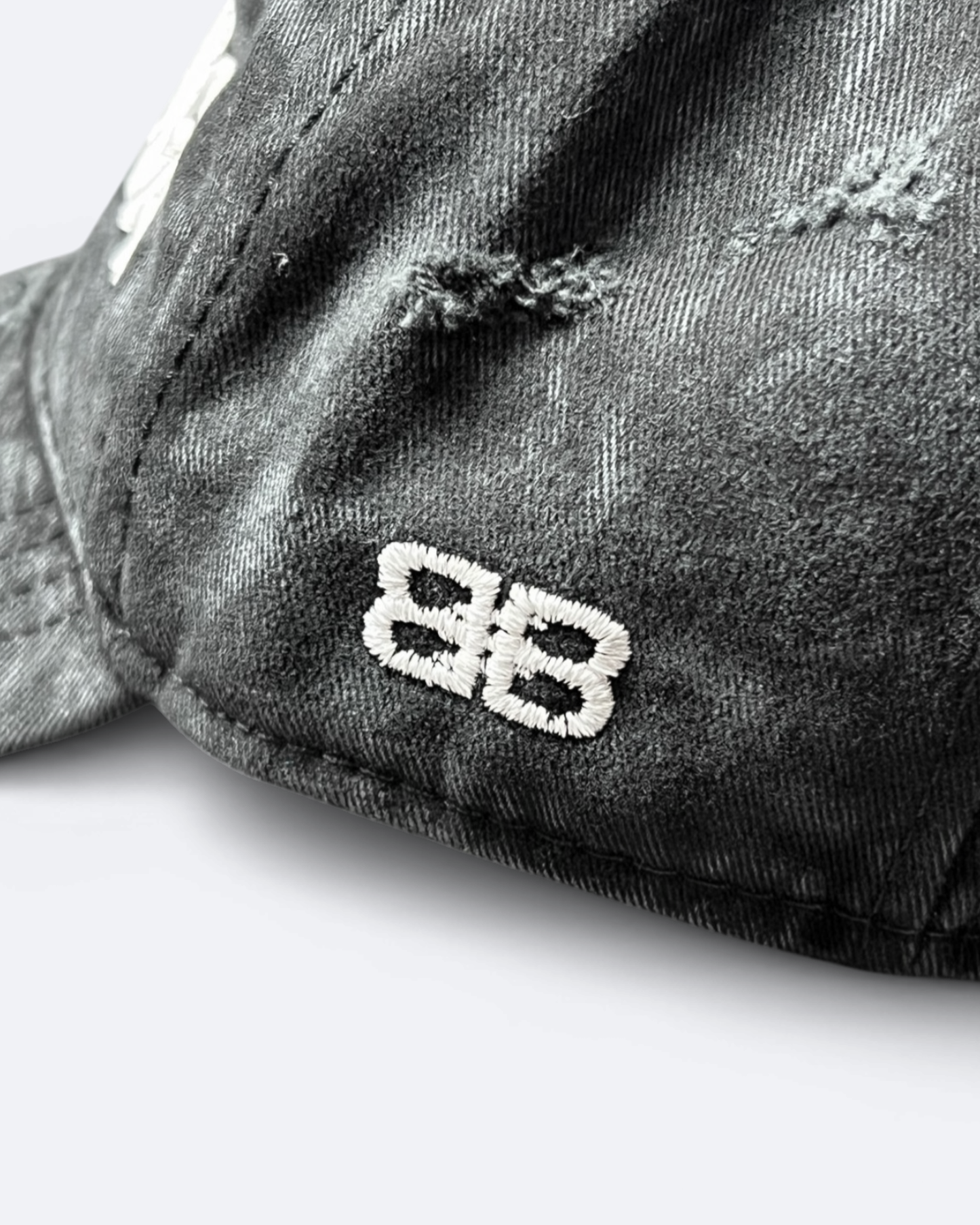 Balenciaga - Kšiltovka Distressed Logotype - černá/bílá