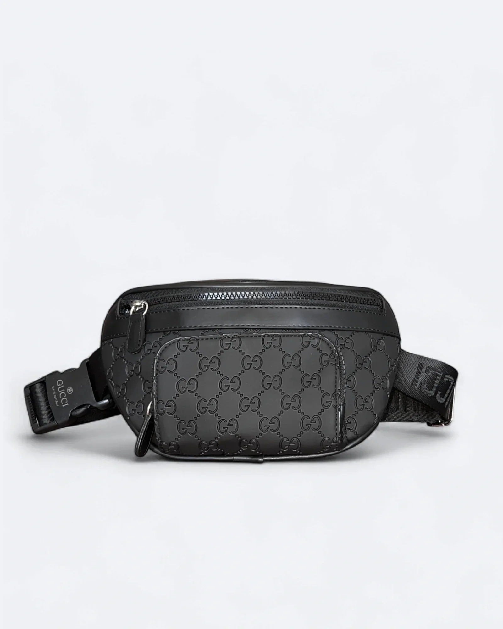 Gucci - Reliéfní crossbody kabelka GG Canvas - černá