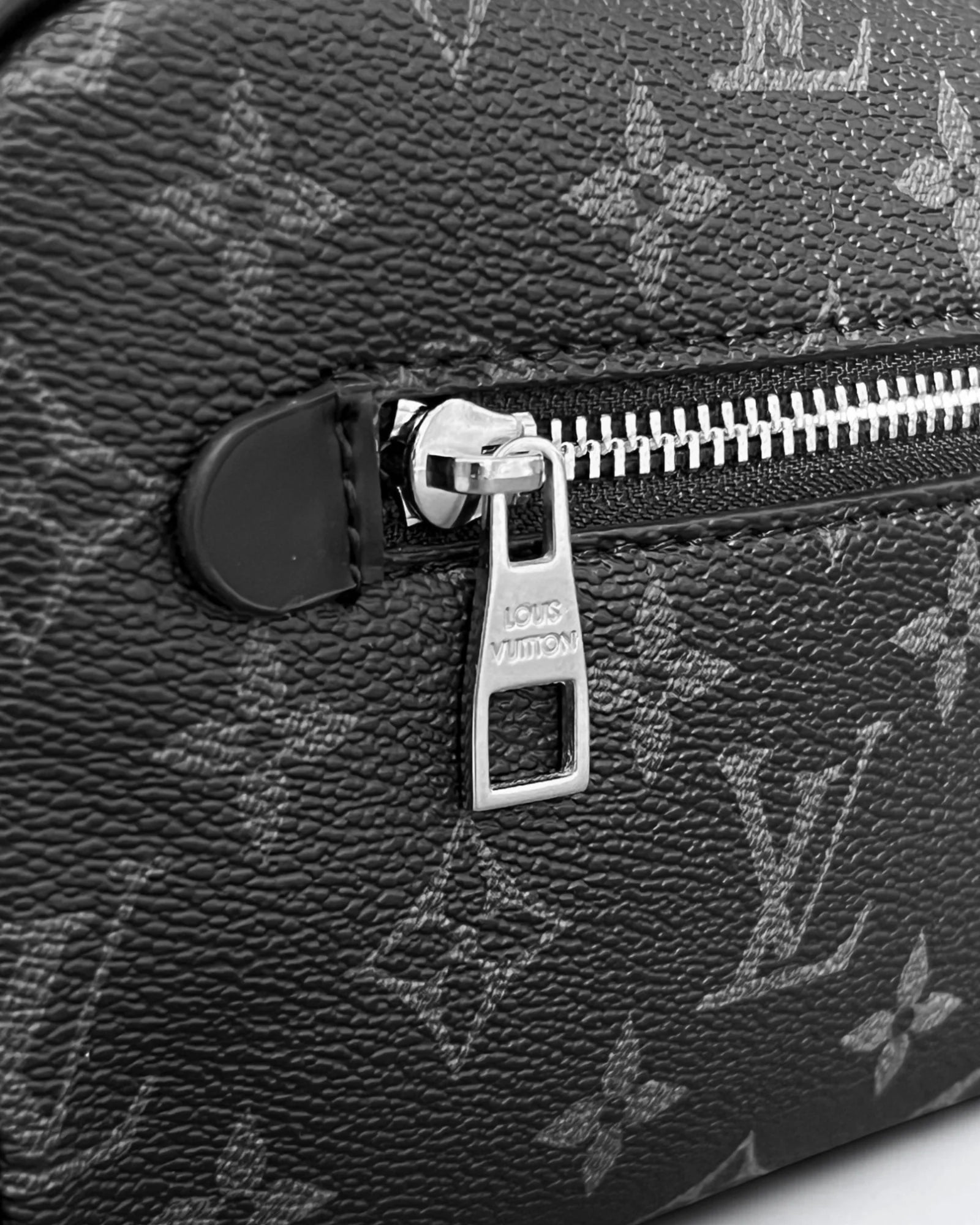 Louis Vuitton - LV Vzorovaná ruční kabelka - Černá
