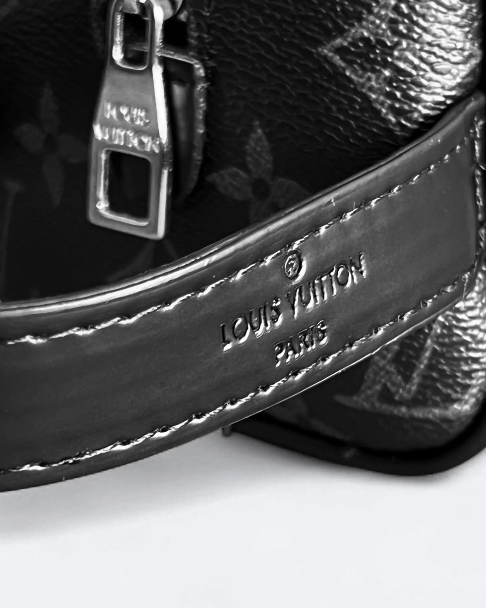 Louis Vuitton - LV Vzorovaná ruční kabelka - Černá