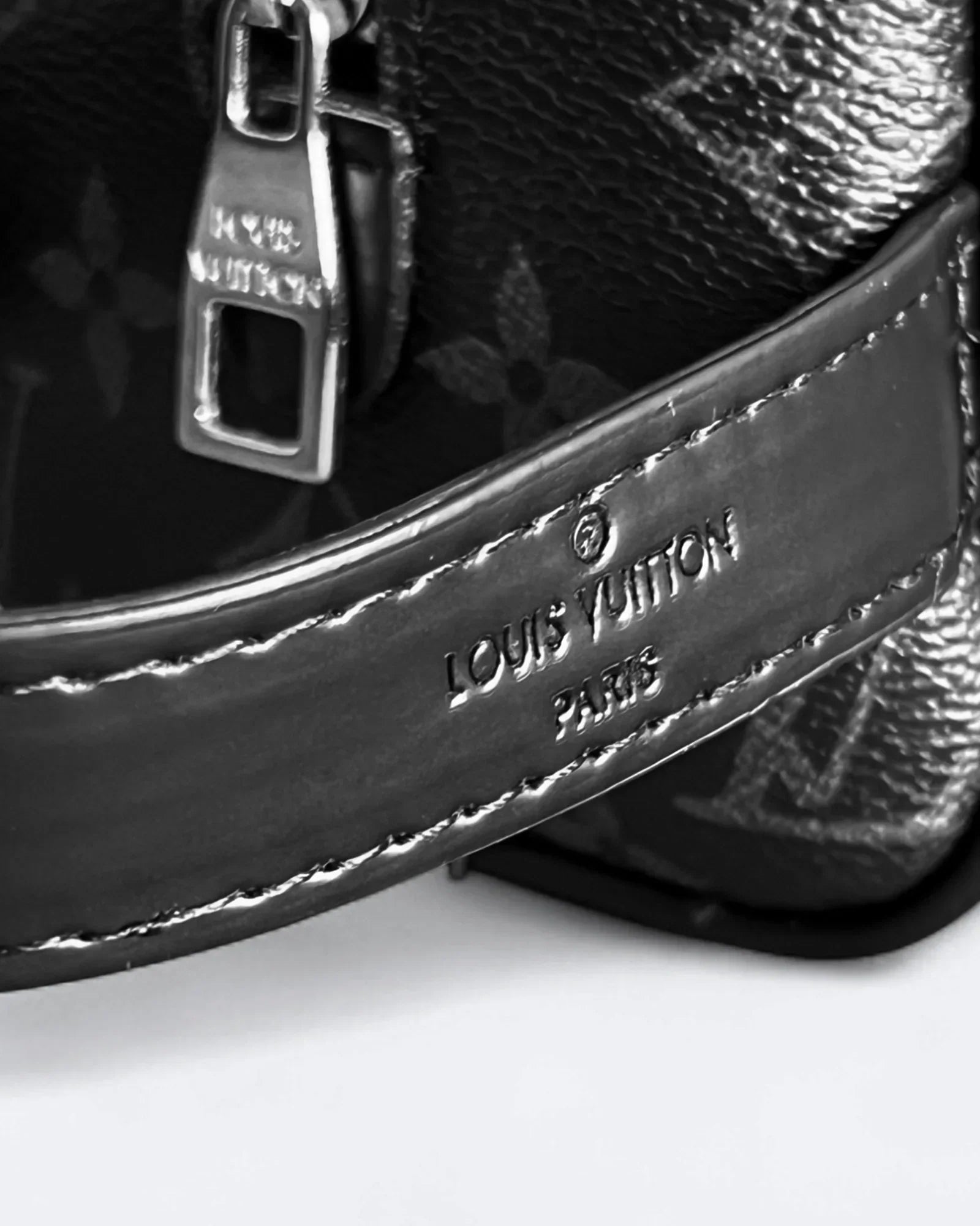 Louis Vuitton - LV Vzorovaná ruční kabelka - Černá