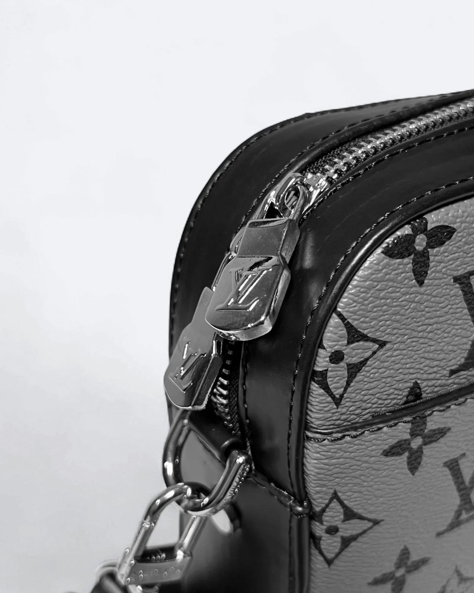 LVTN – Kabelka Pattern Duo Messenger – šedá