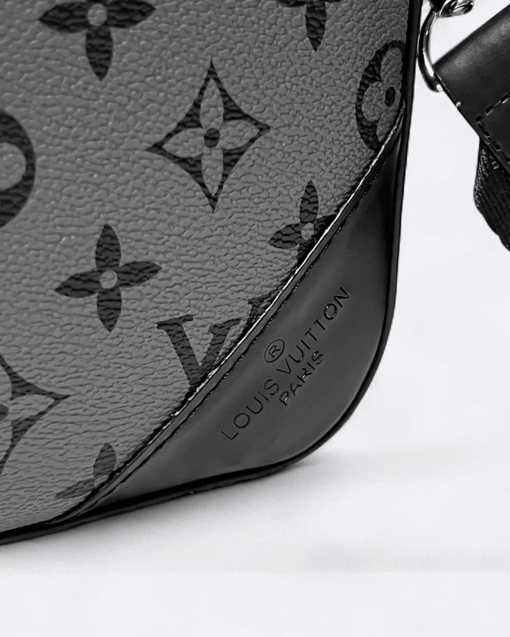 LVTN – Kabelka Pattern Duo Messenger – šedá