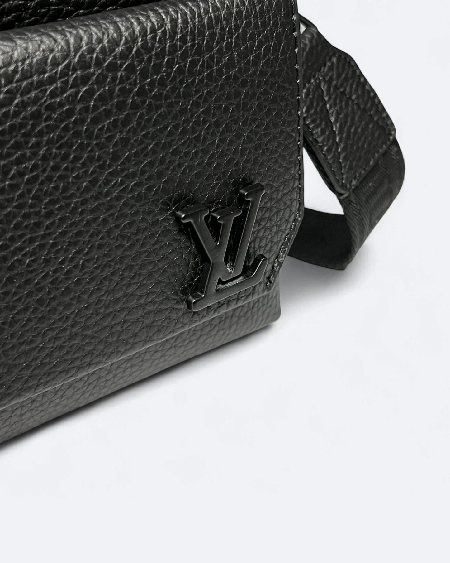 LVTN - Leather Mini Messenger Bag - Black