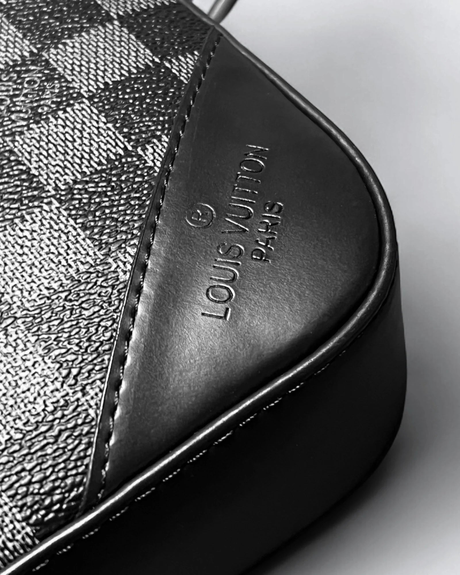 LVTN - Messenger taška Damier Pattern Duo - černá