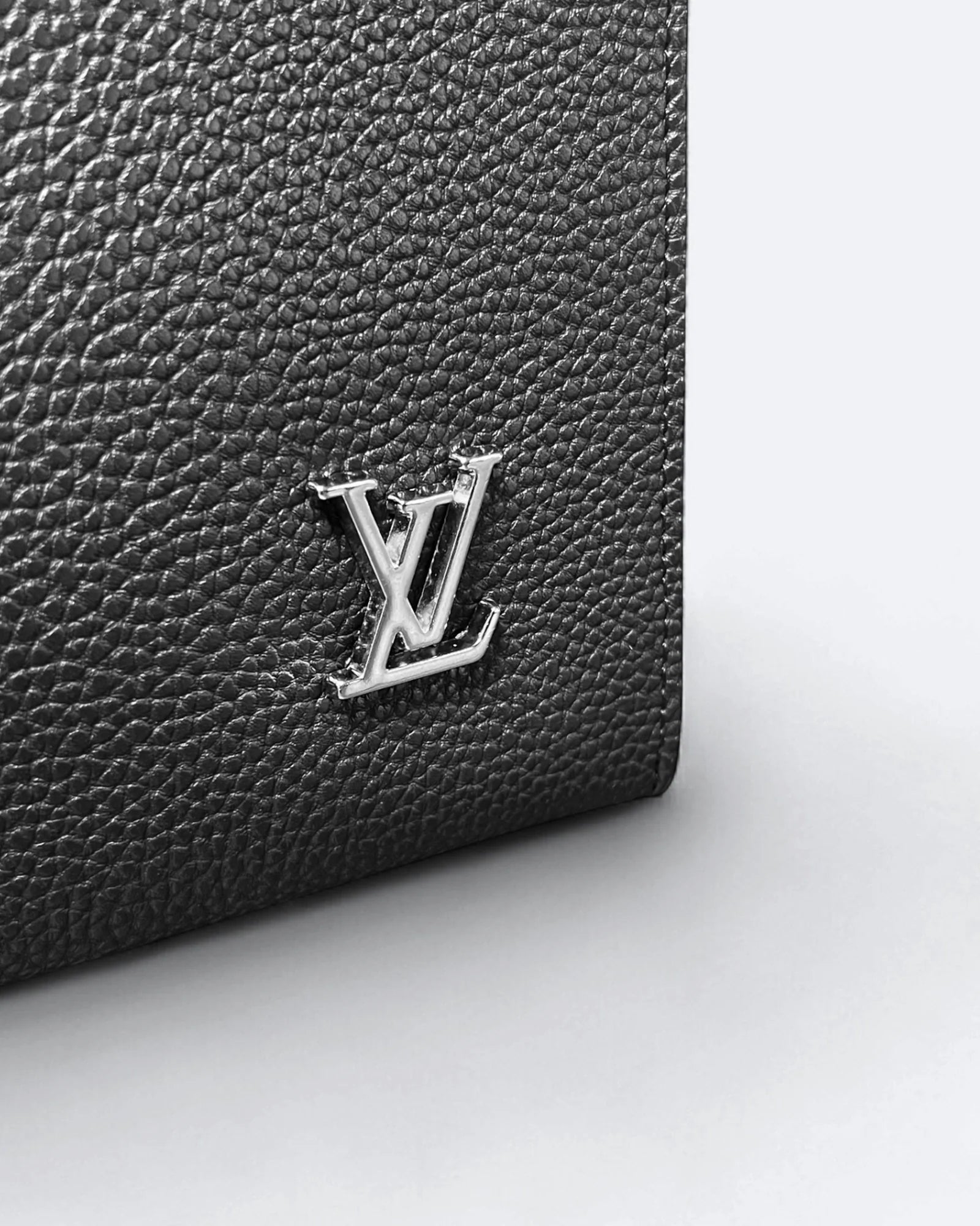 LVTN - Stříbrná monogramová kožená kabelka psaníčko - Černá