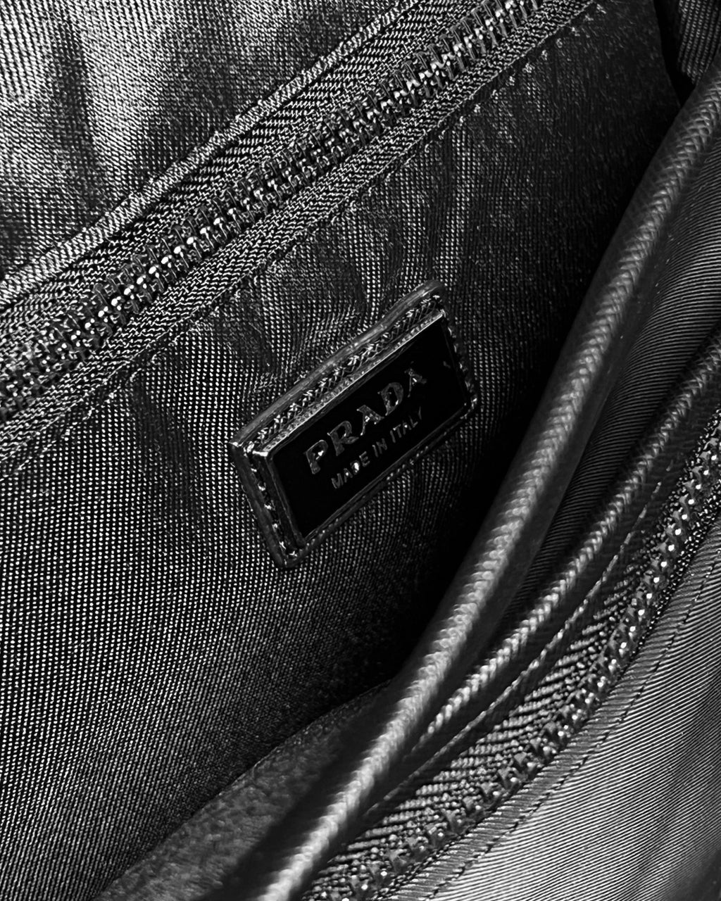 Prada – taška na doklady – černá