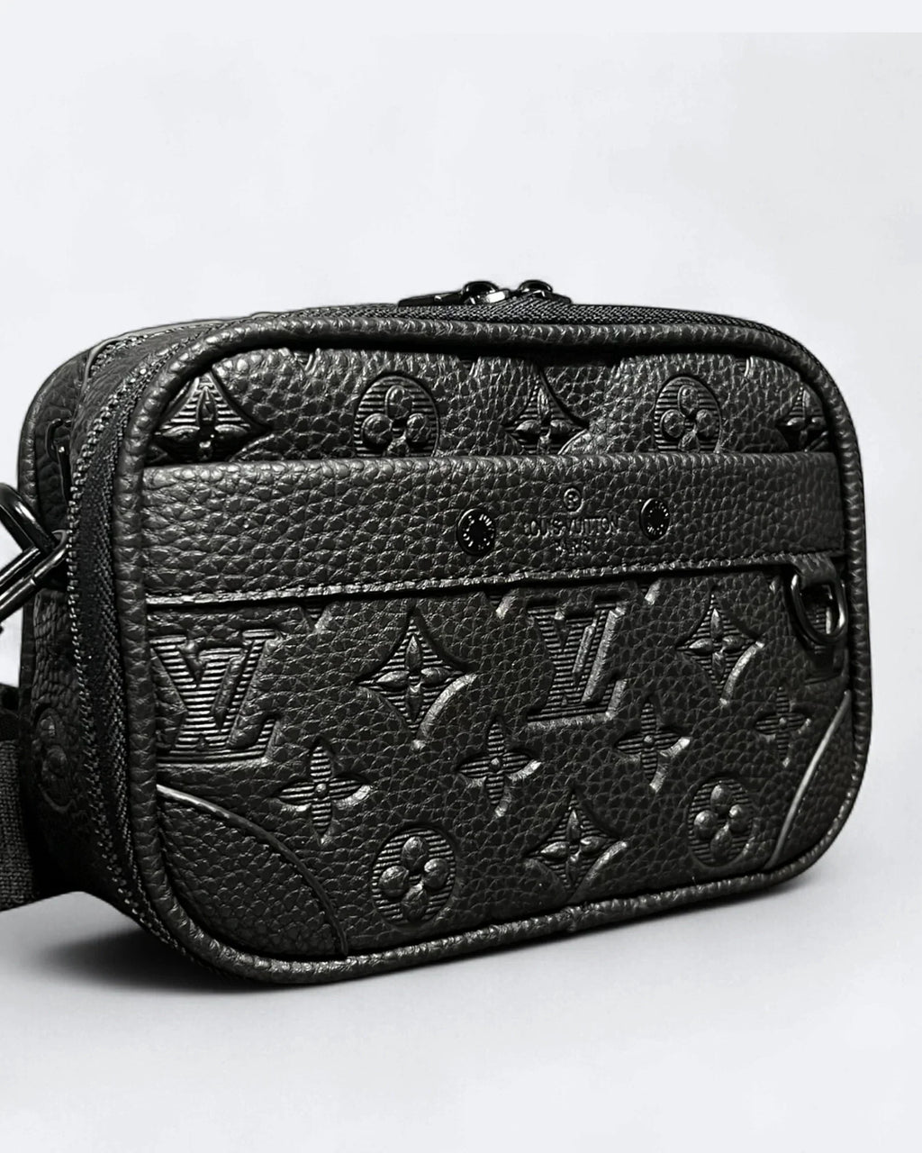 LVTN – Crossbody kabelka Alpha z embosované kůže – černá